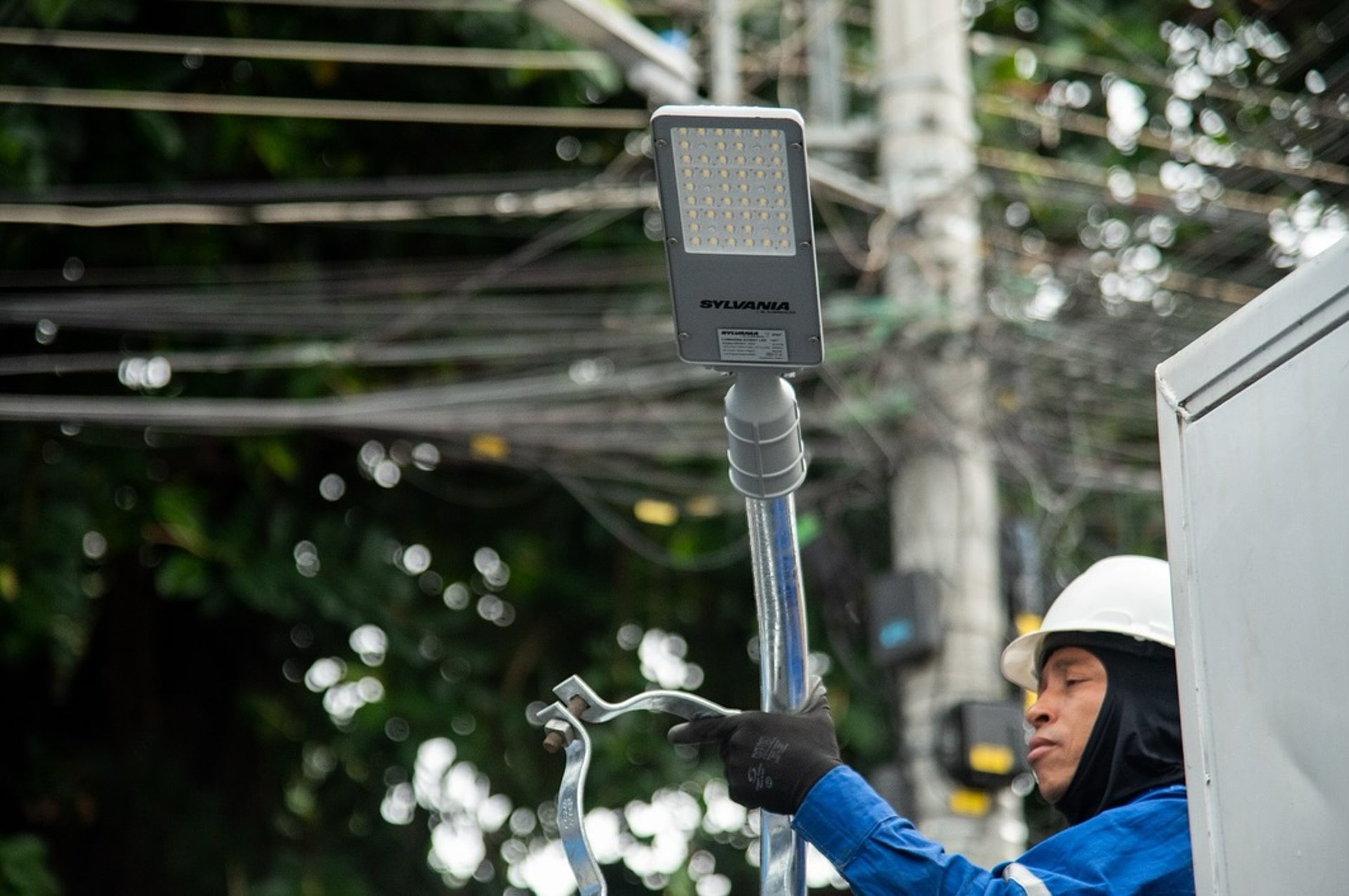 black and white bed linen