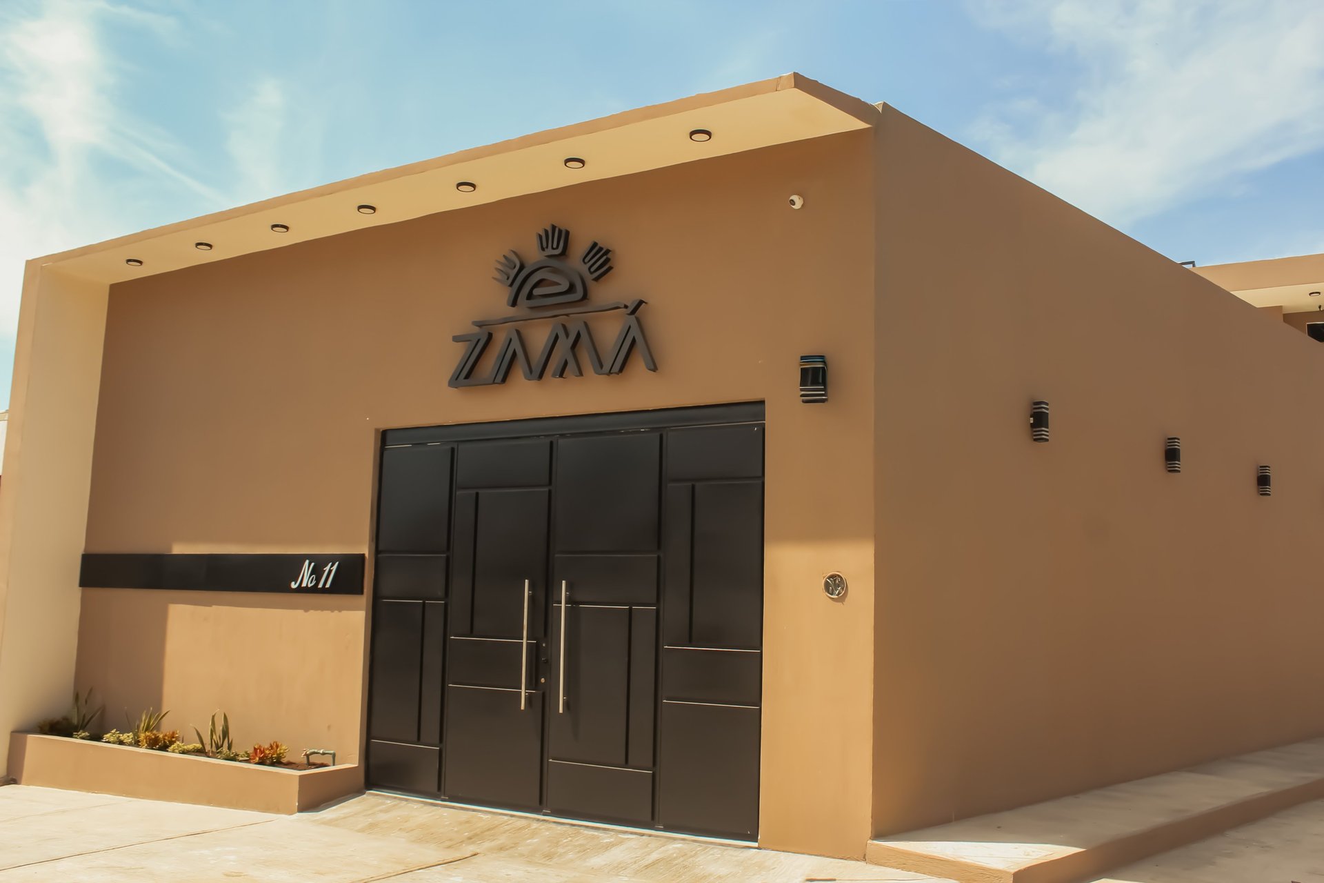 black and white bed linen