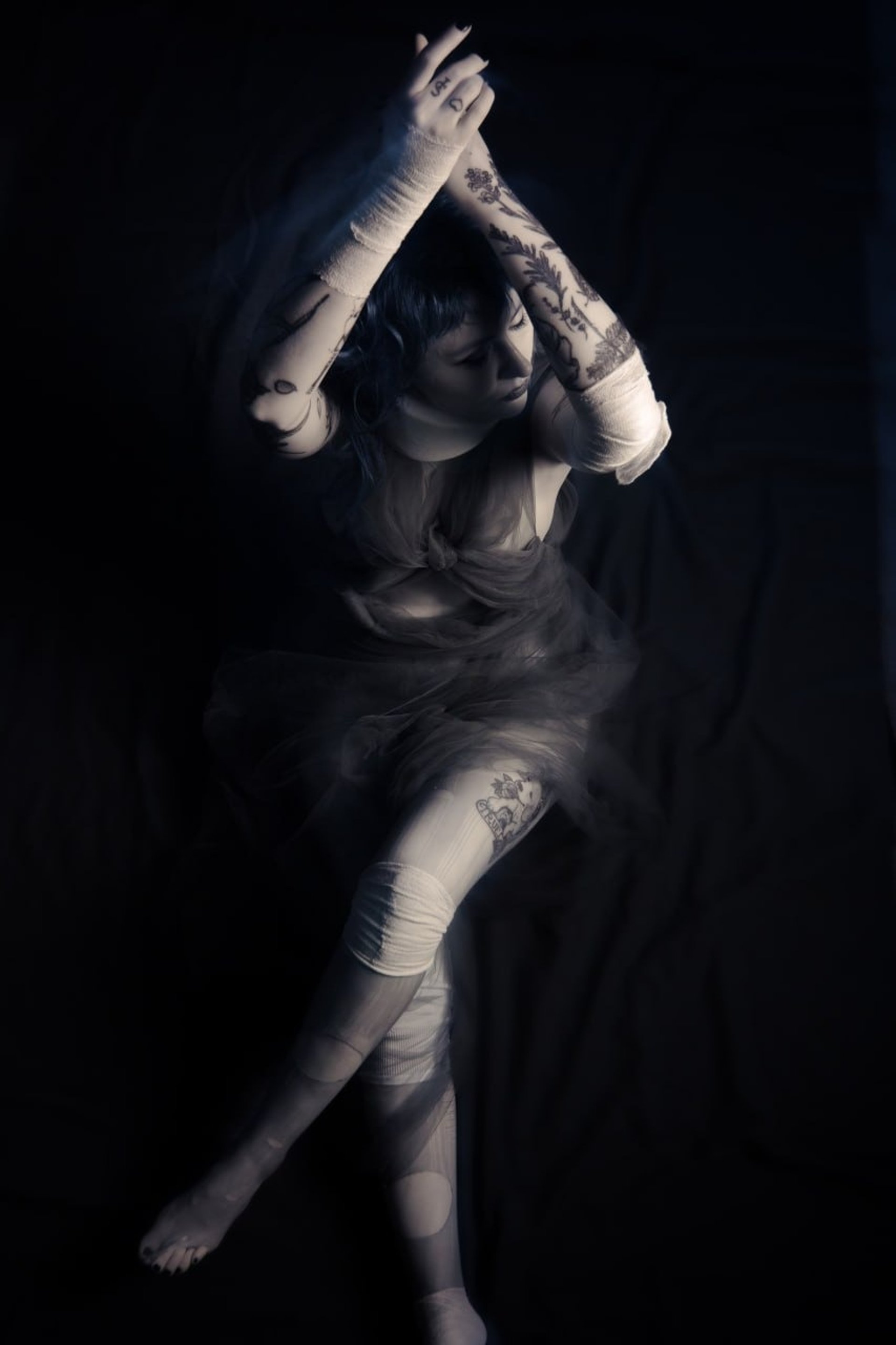 black and white bed linen