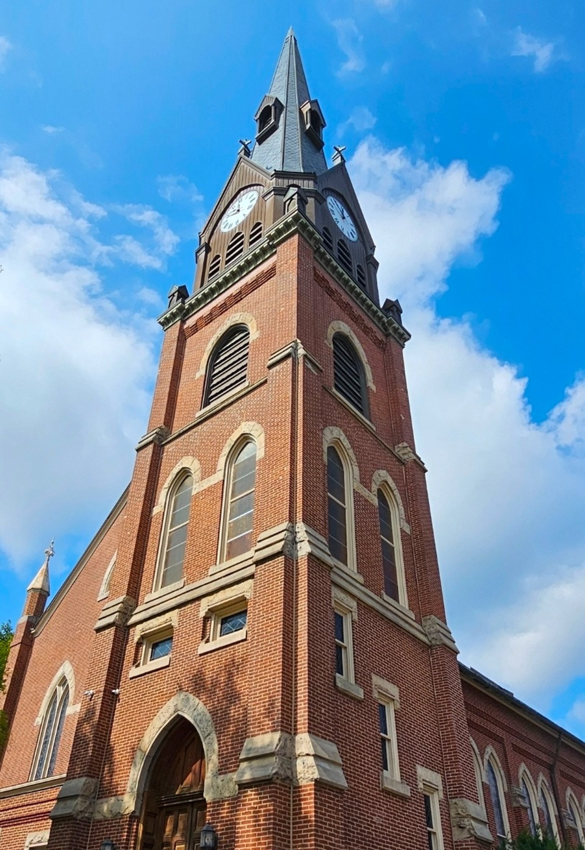 gray computer monitor