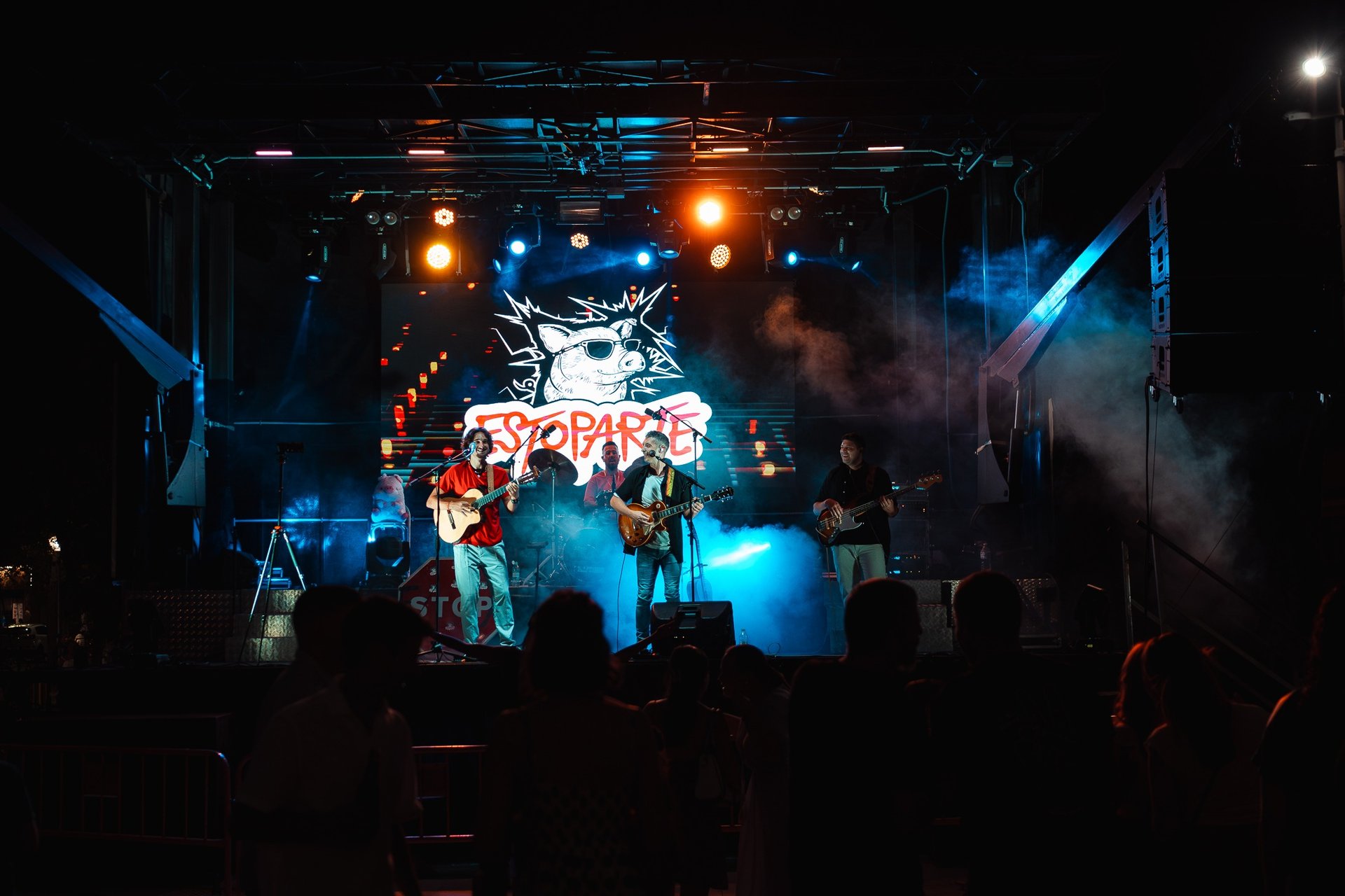 a blurry image of a building in the dark