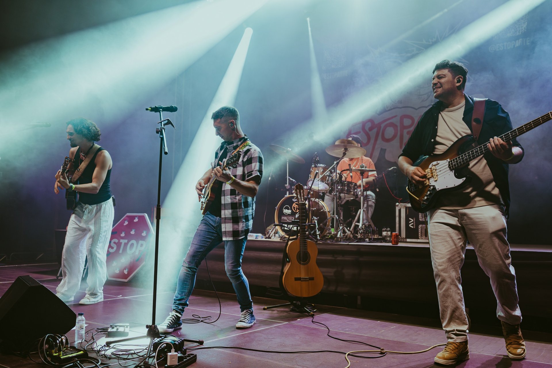 a blurry image of a building in the dark