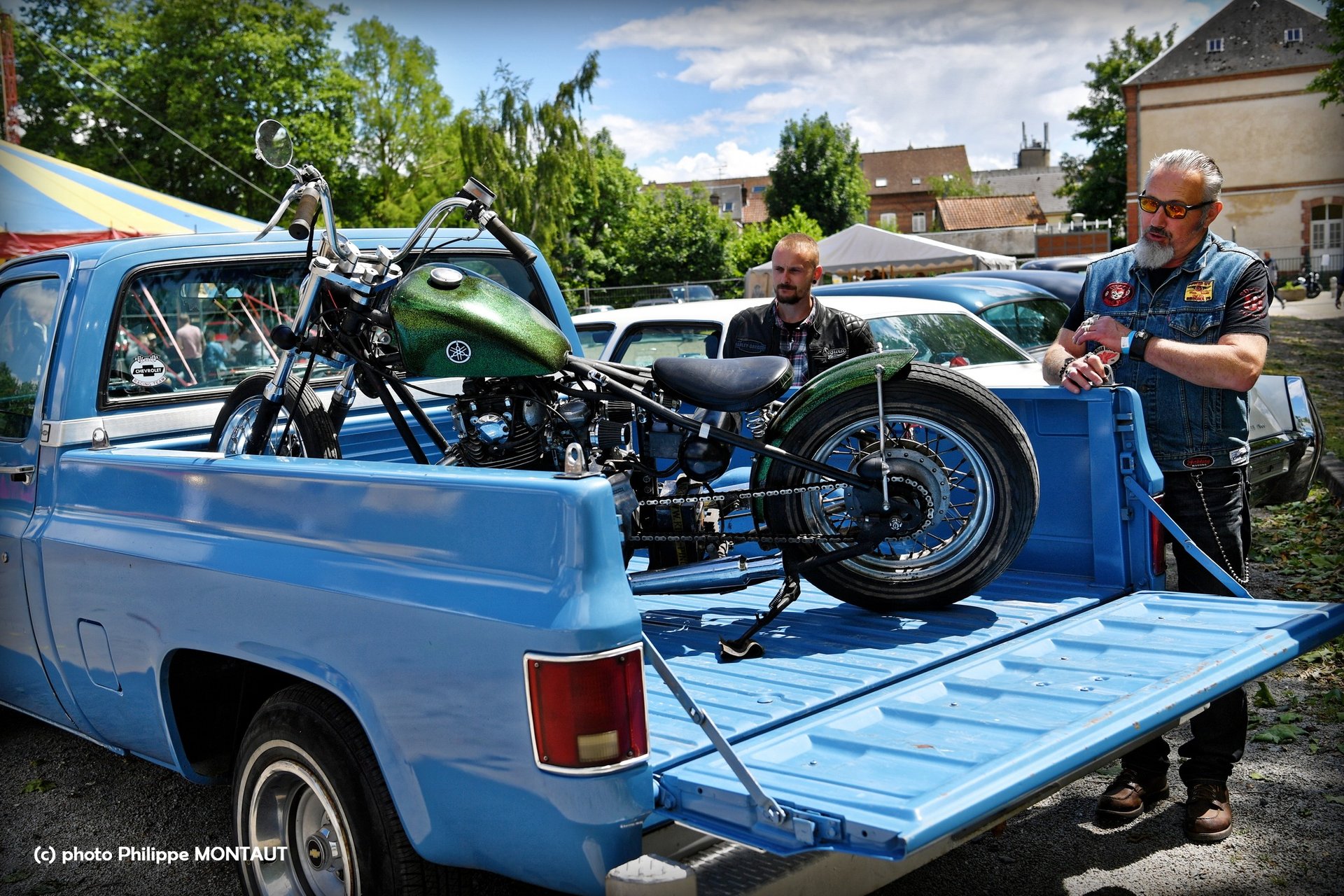 black and white bed linen