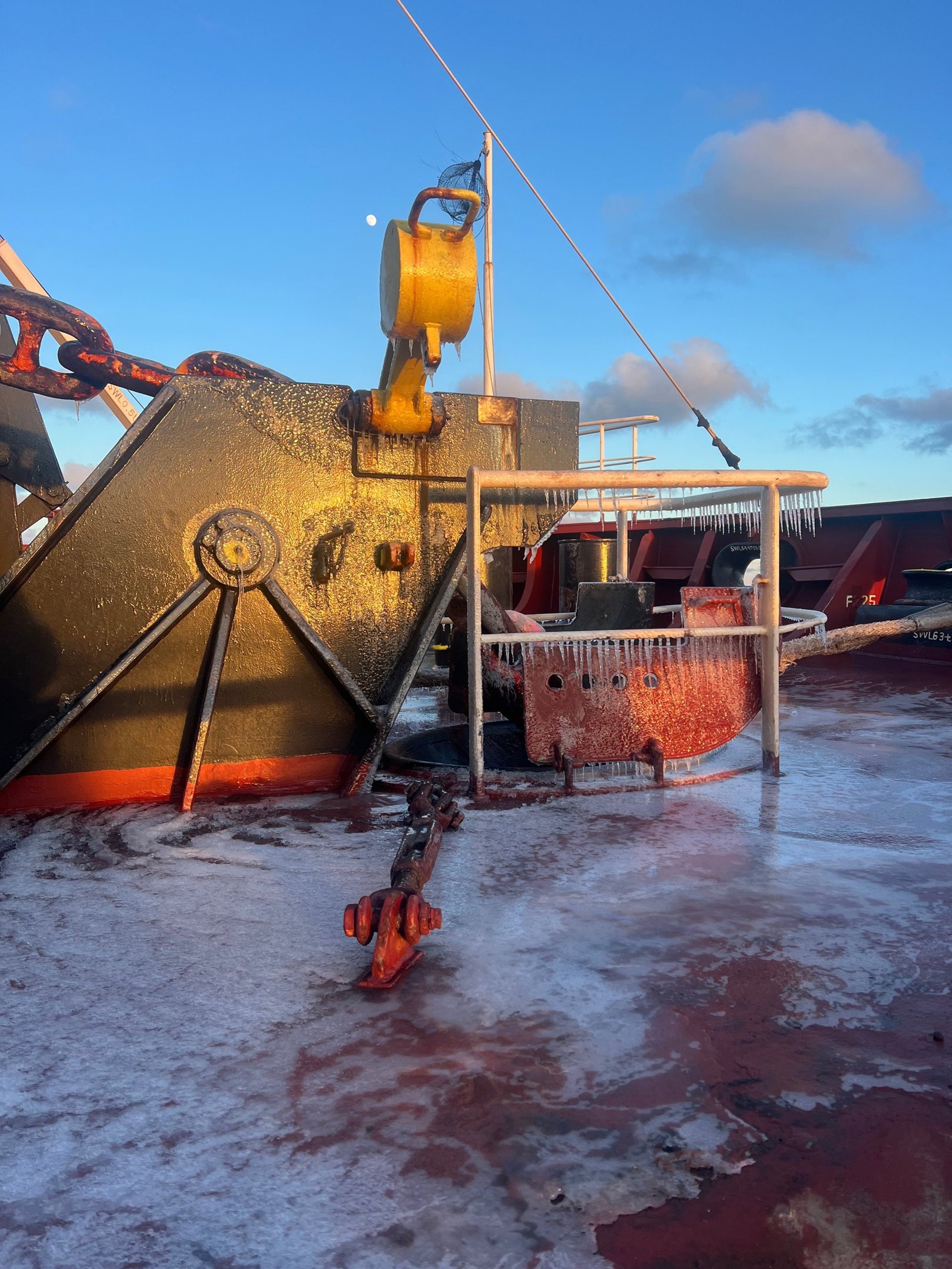 black and brown leather padded tub sofa