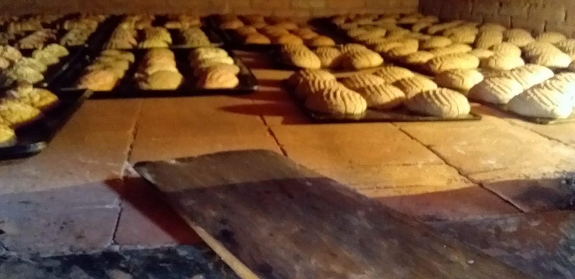 gray computer monitor