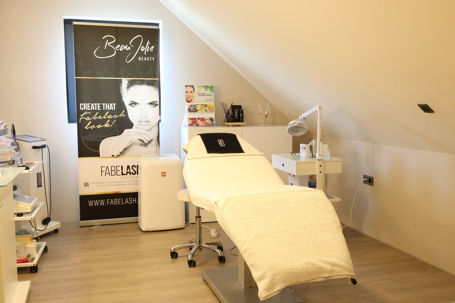 black and white bed linen