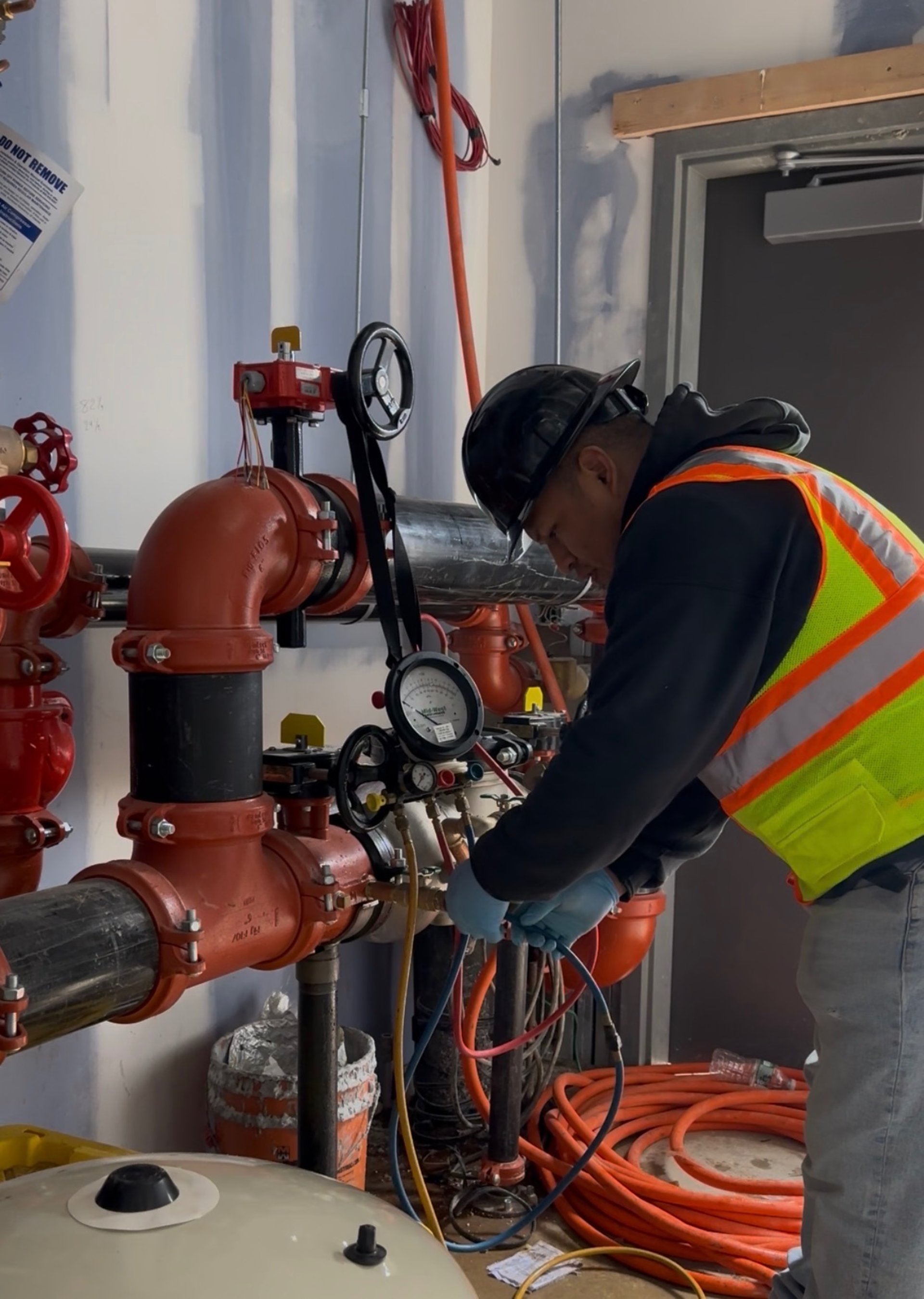 gray computer monitor