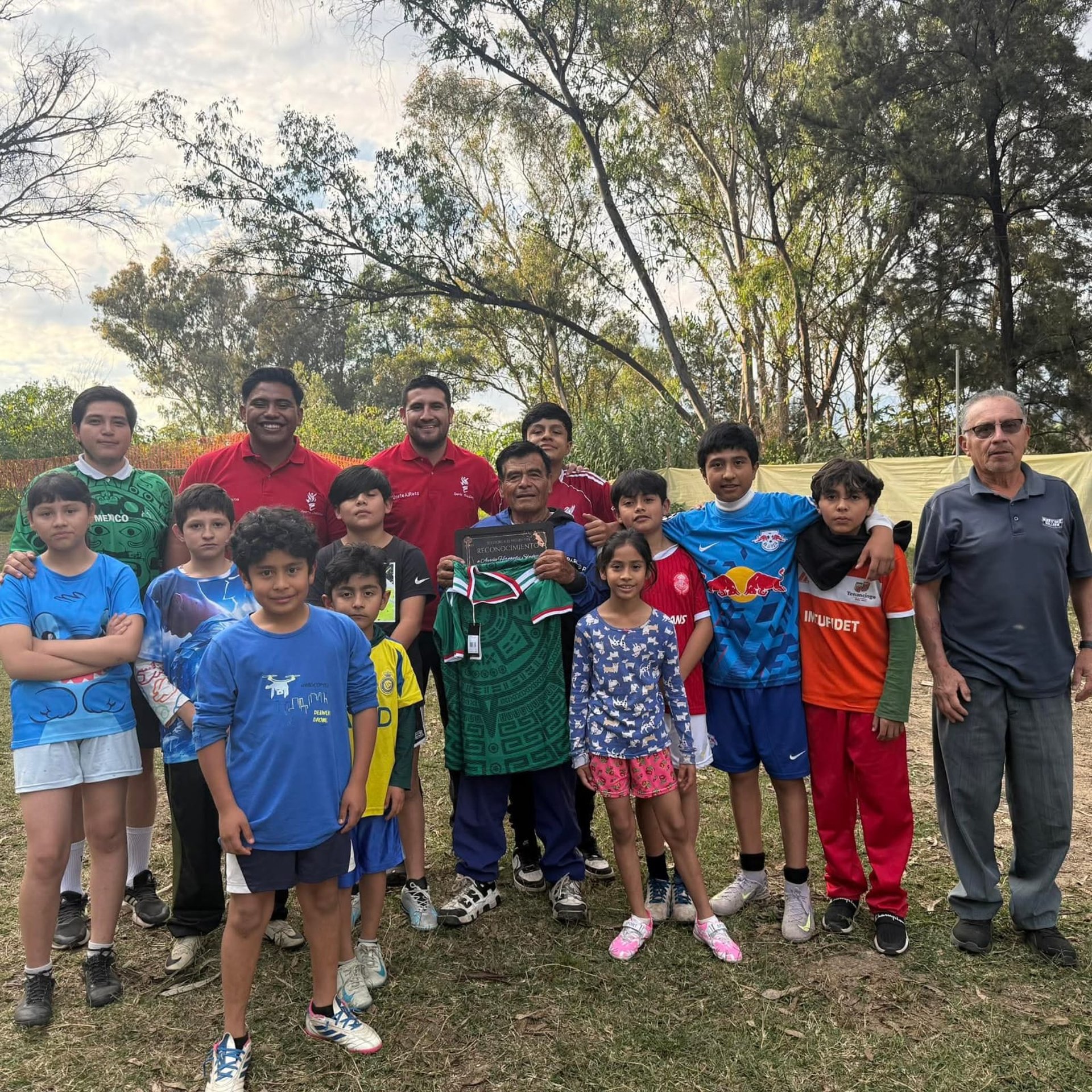 gray computer monitor