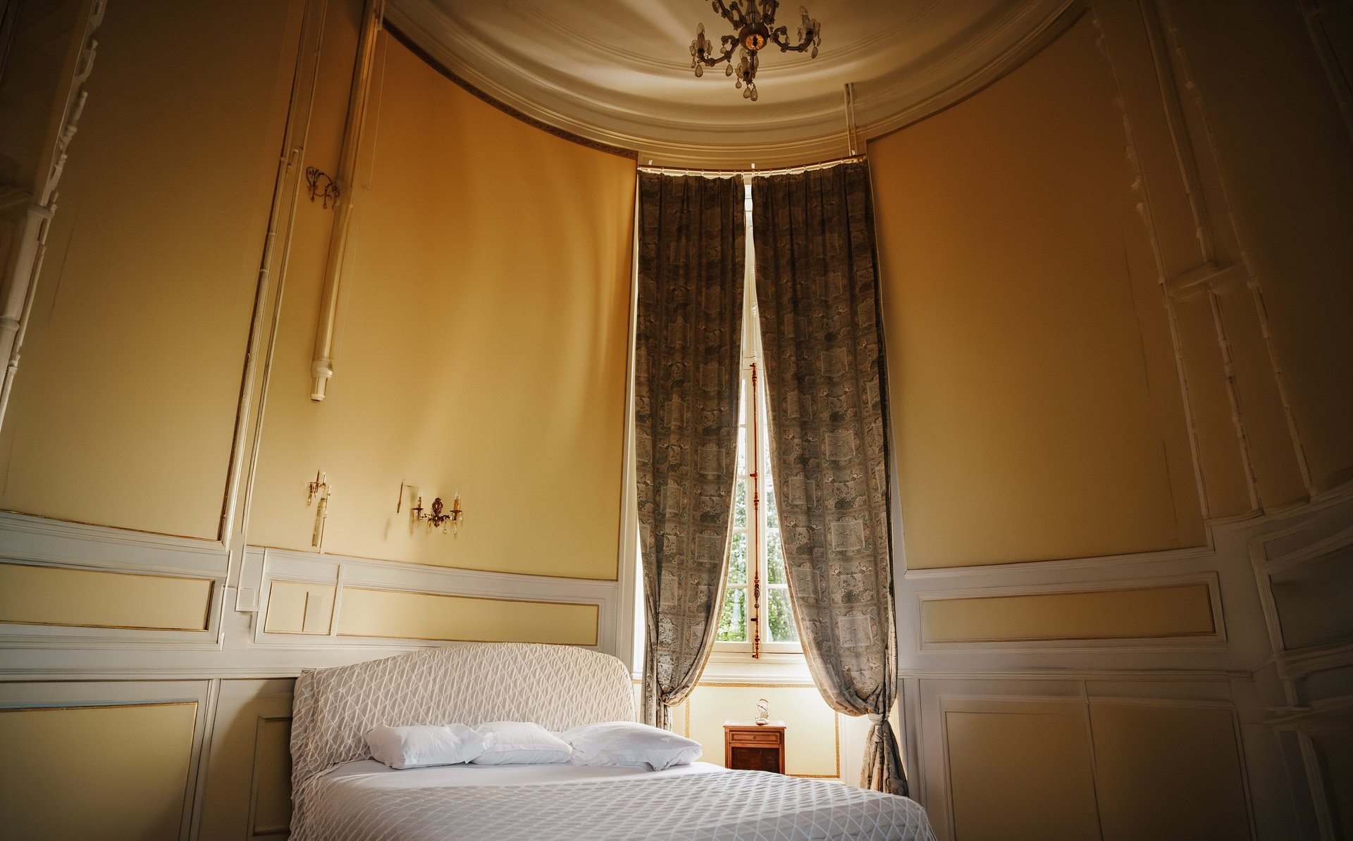 black and brown leather padded tub sofa