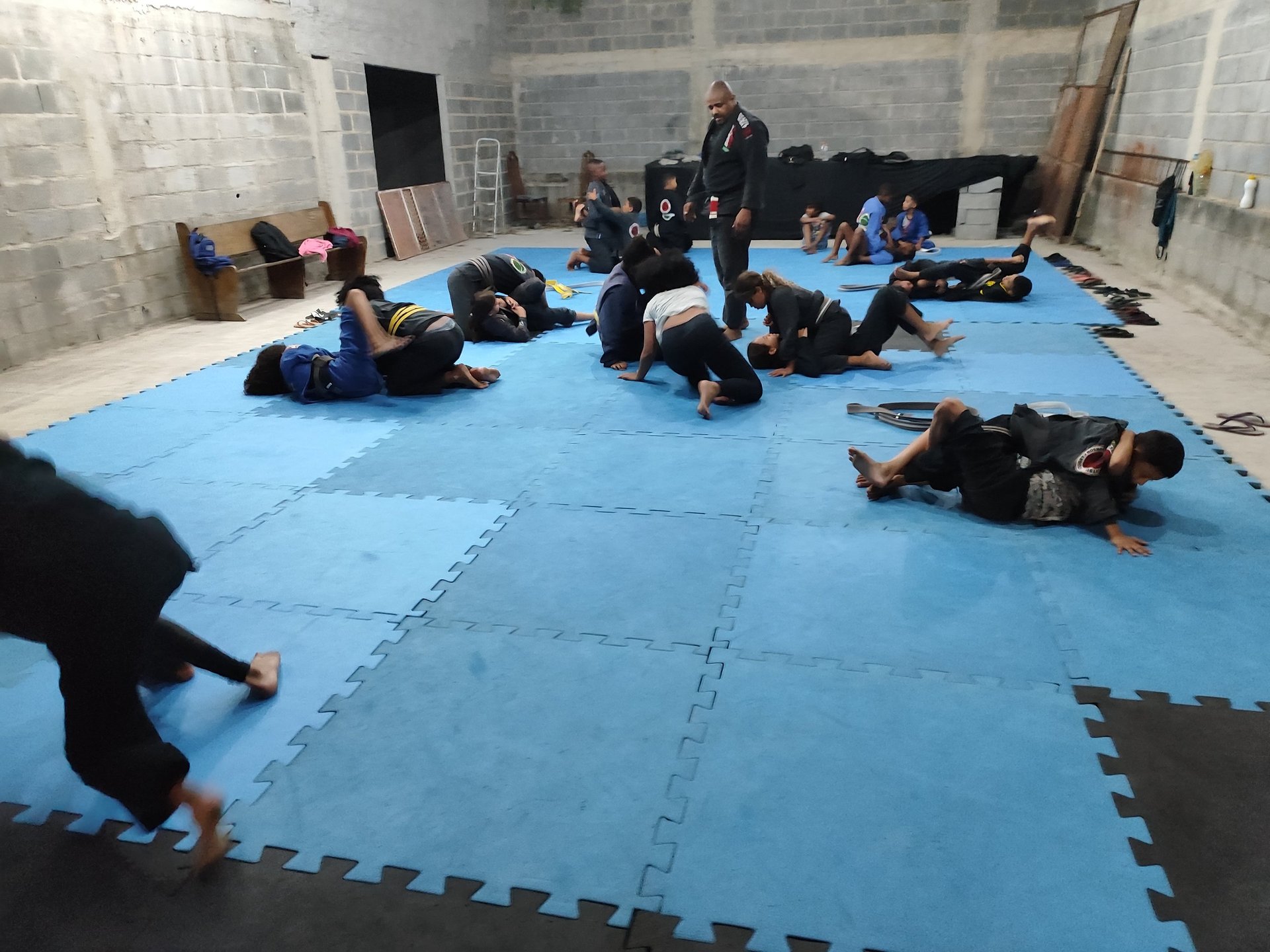 gray computer monitor