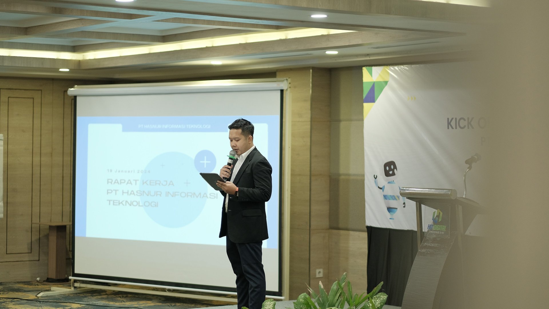 gray computer monitor