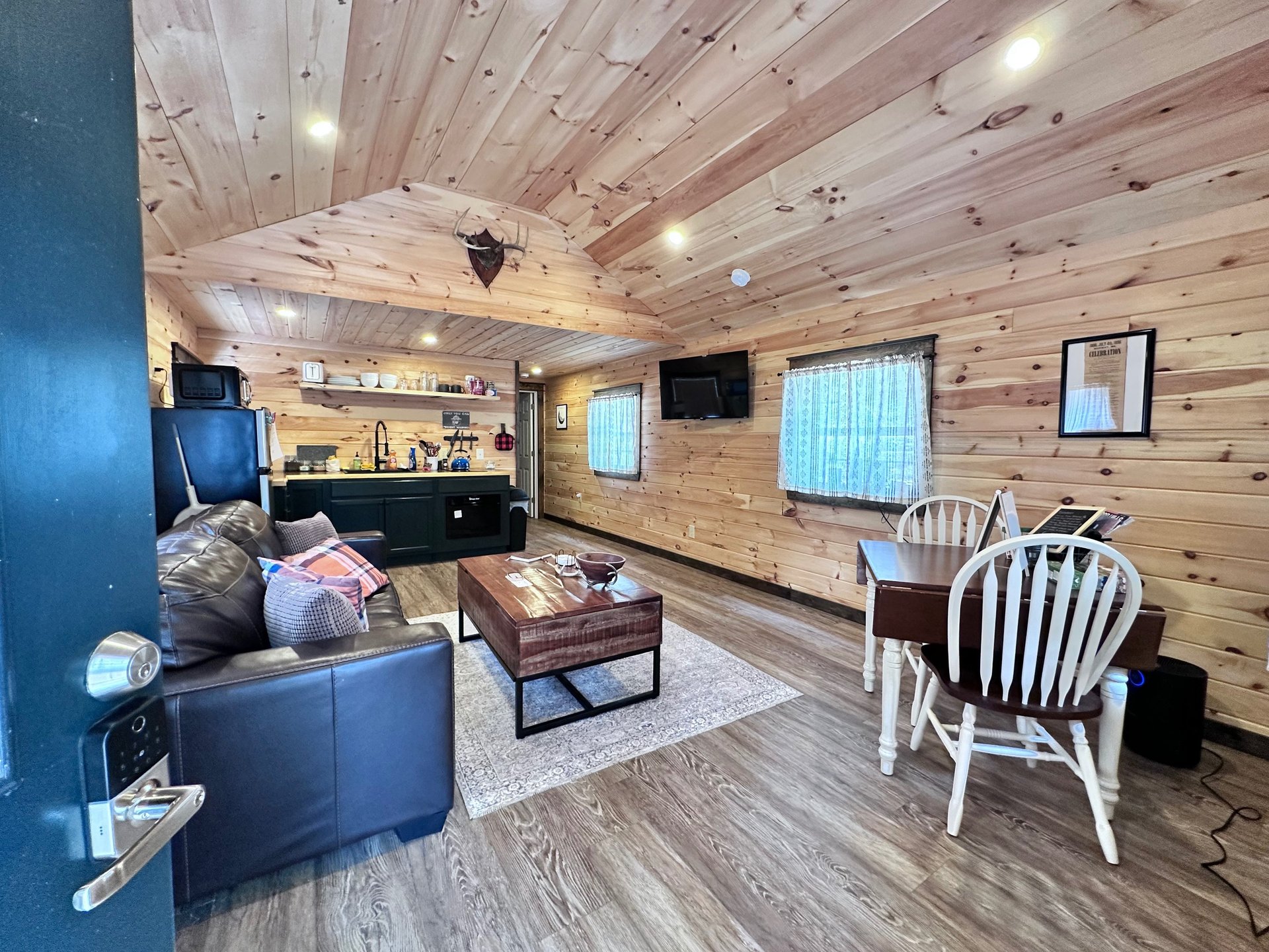 black and white bed linen