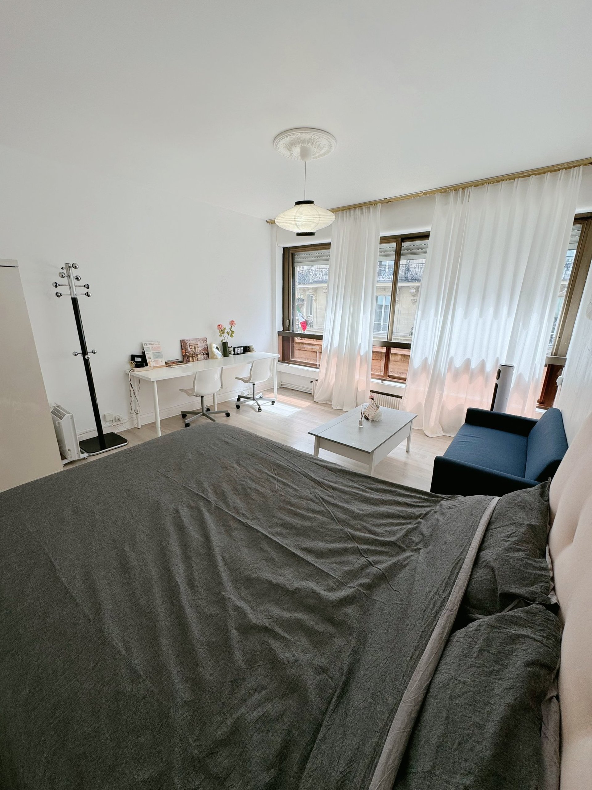 black and white bed linen