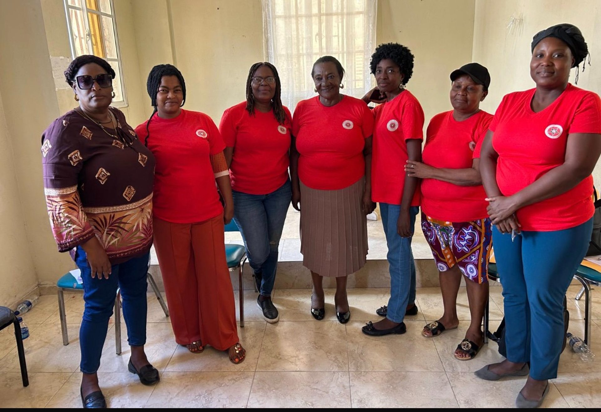 gray computer monitor