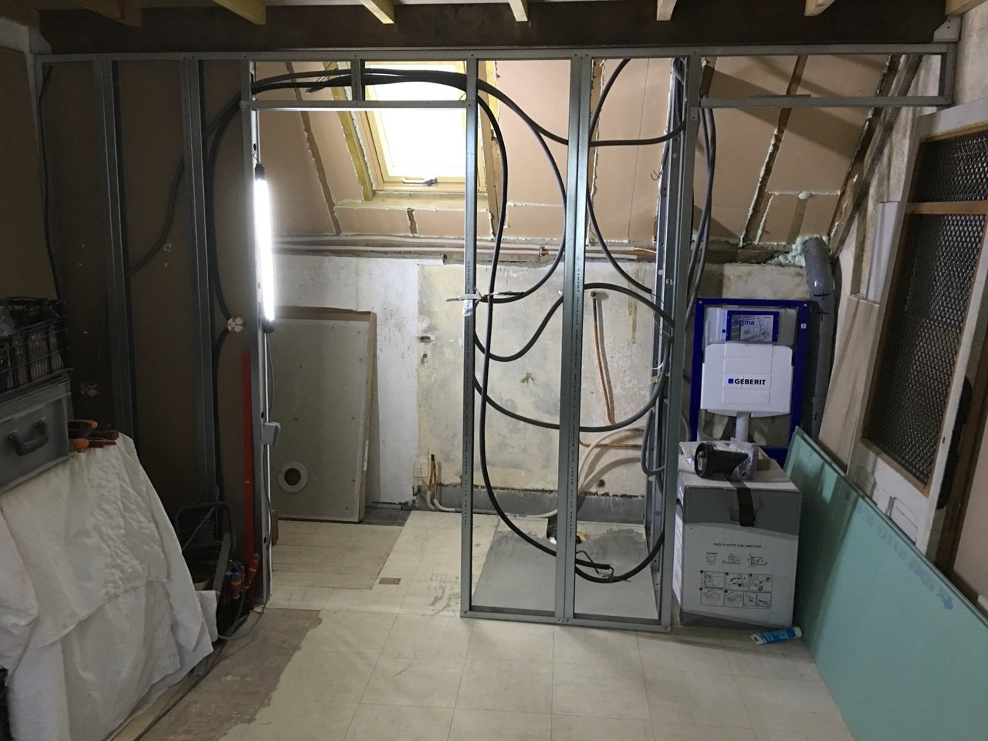 black and white bed linen