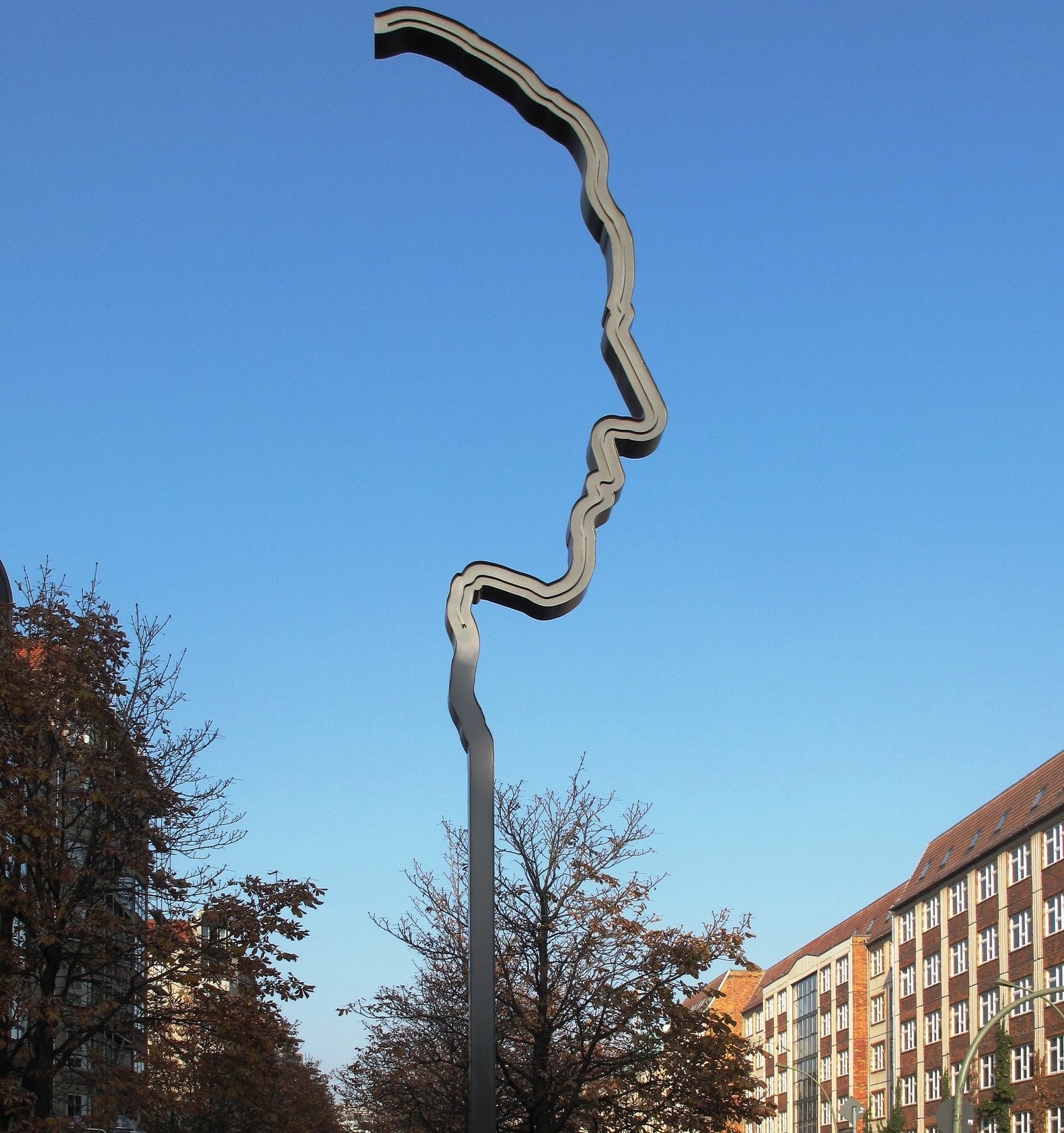 gray computer monitor