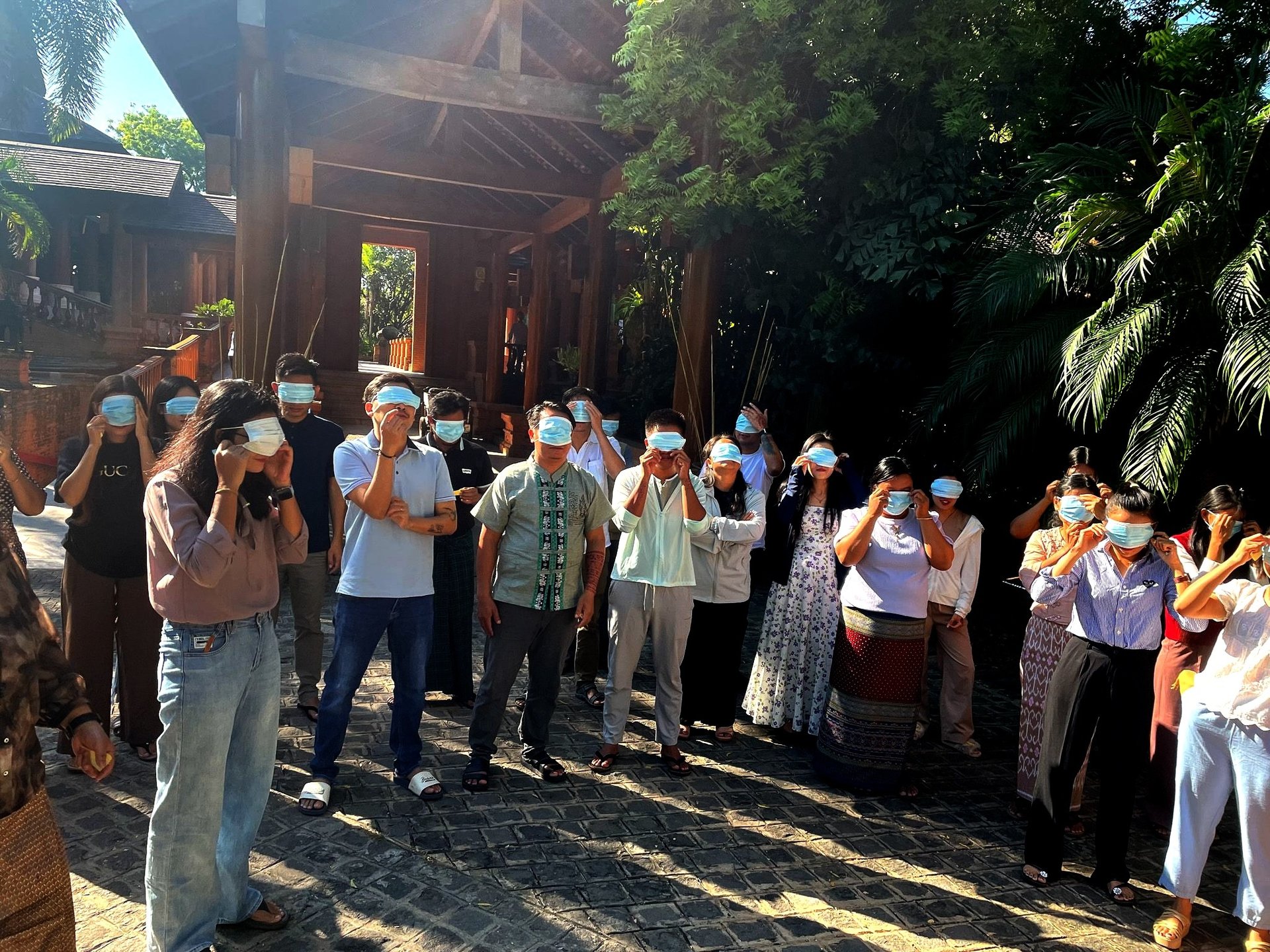 gray computer monitor