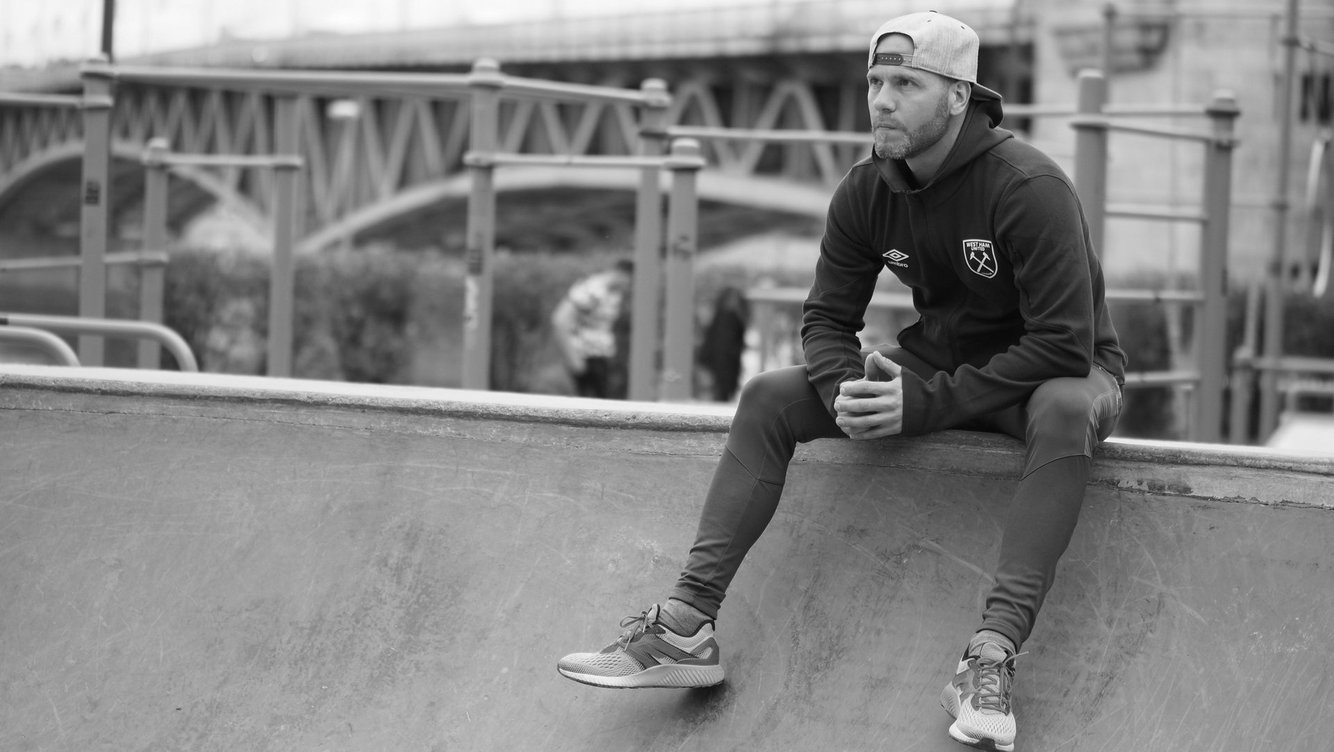 black and white bed linen