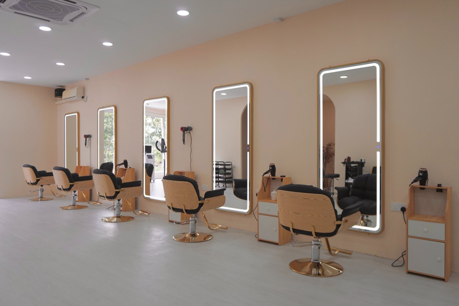 black and white bed linen