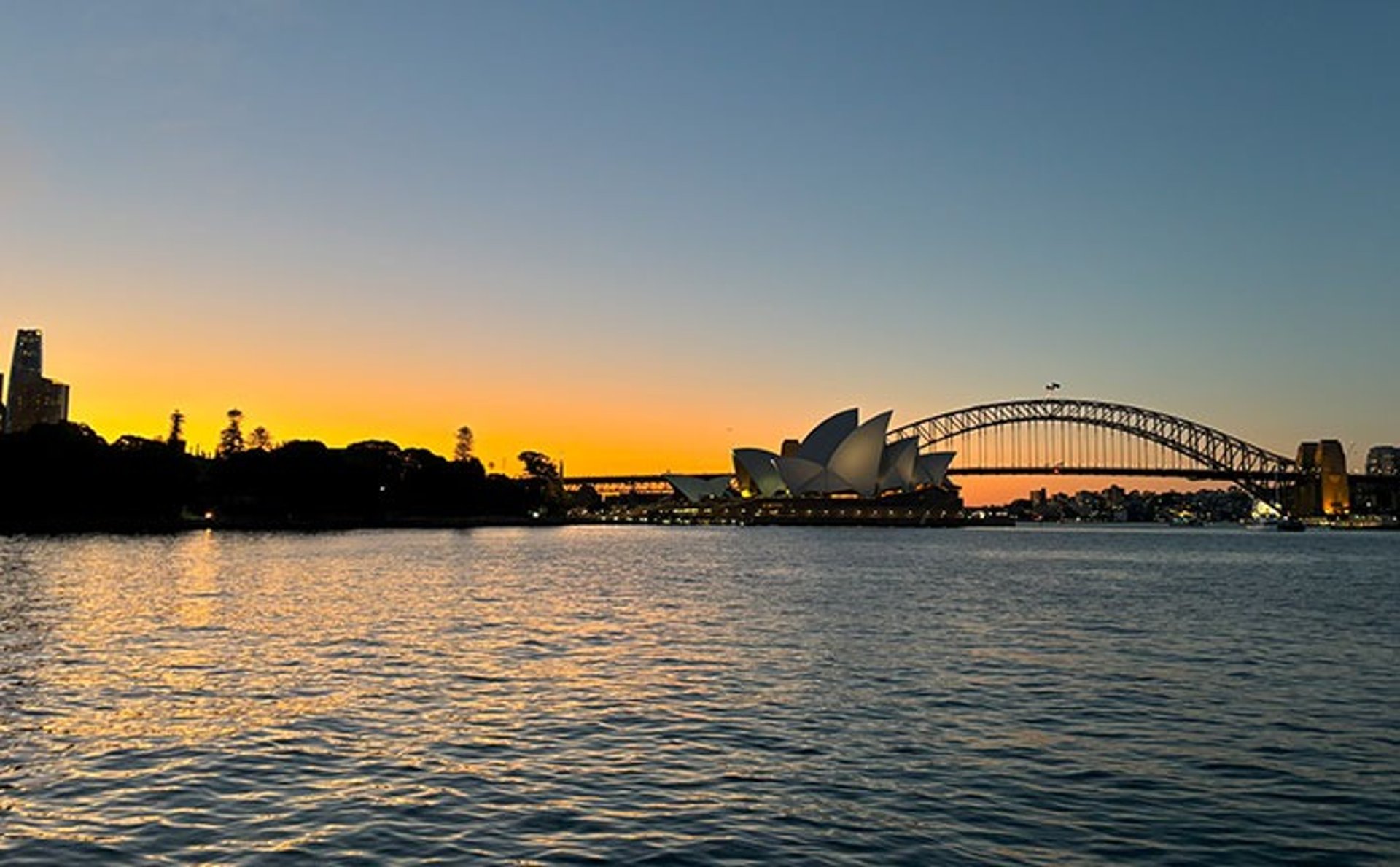 gray computer monitor