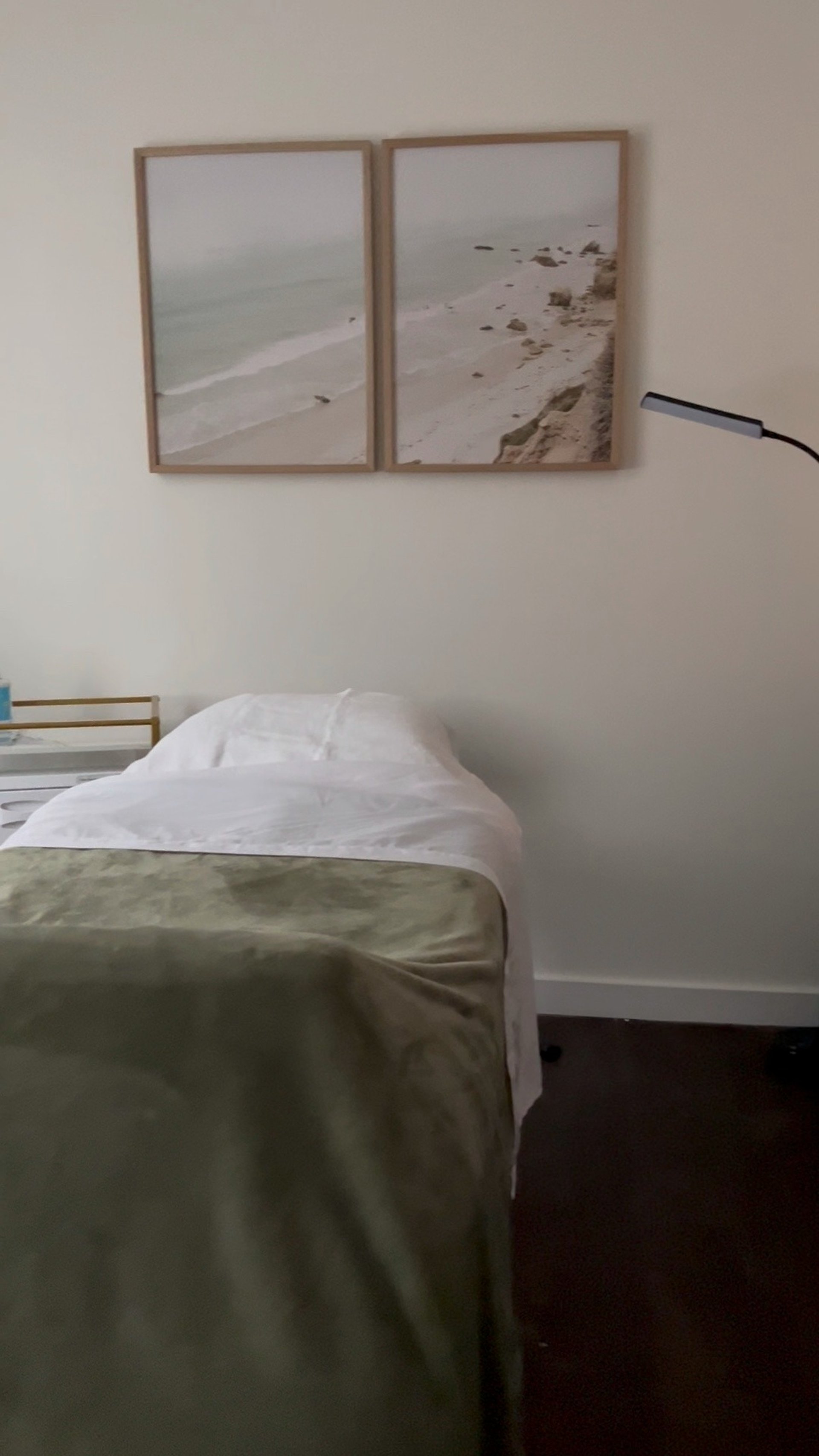 black and white bed linen