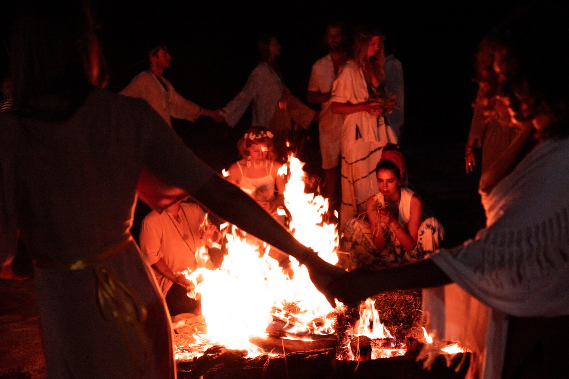 black and white bed linen