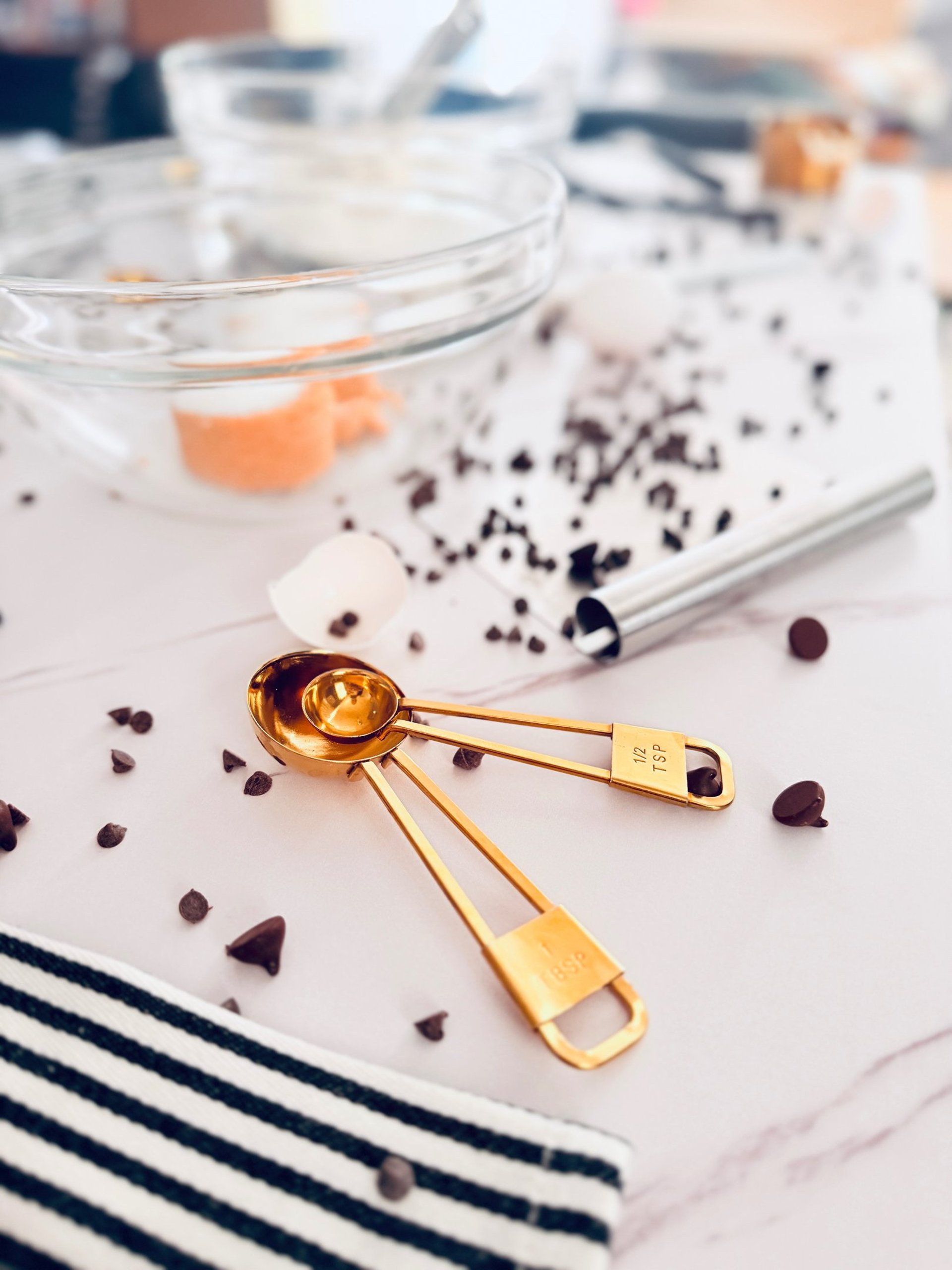 gray computer monitor