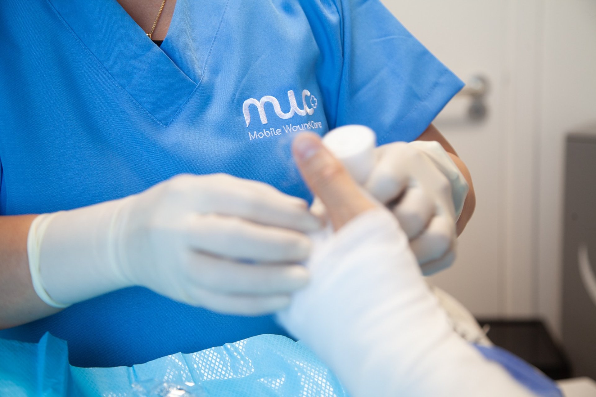 black and white bed linen