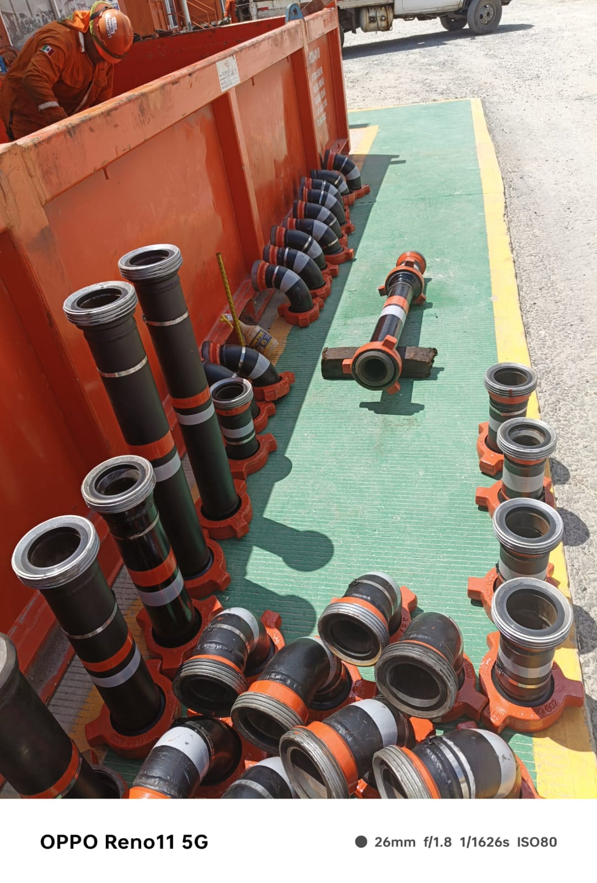 gray computer monitor