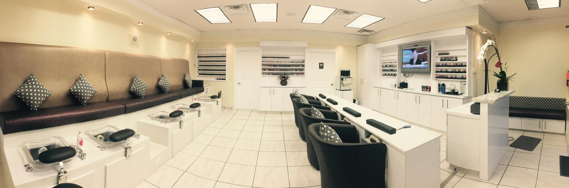 black and white bed linen