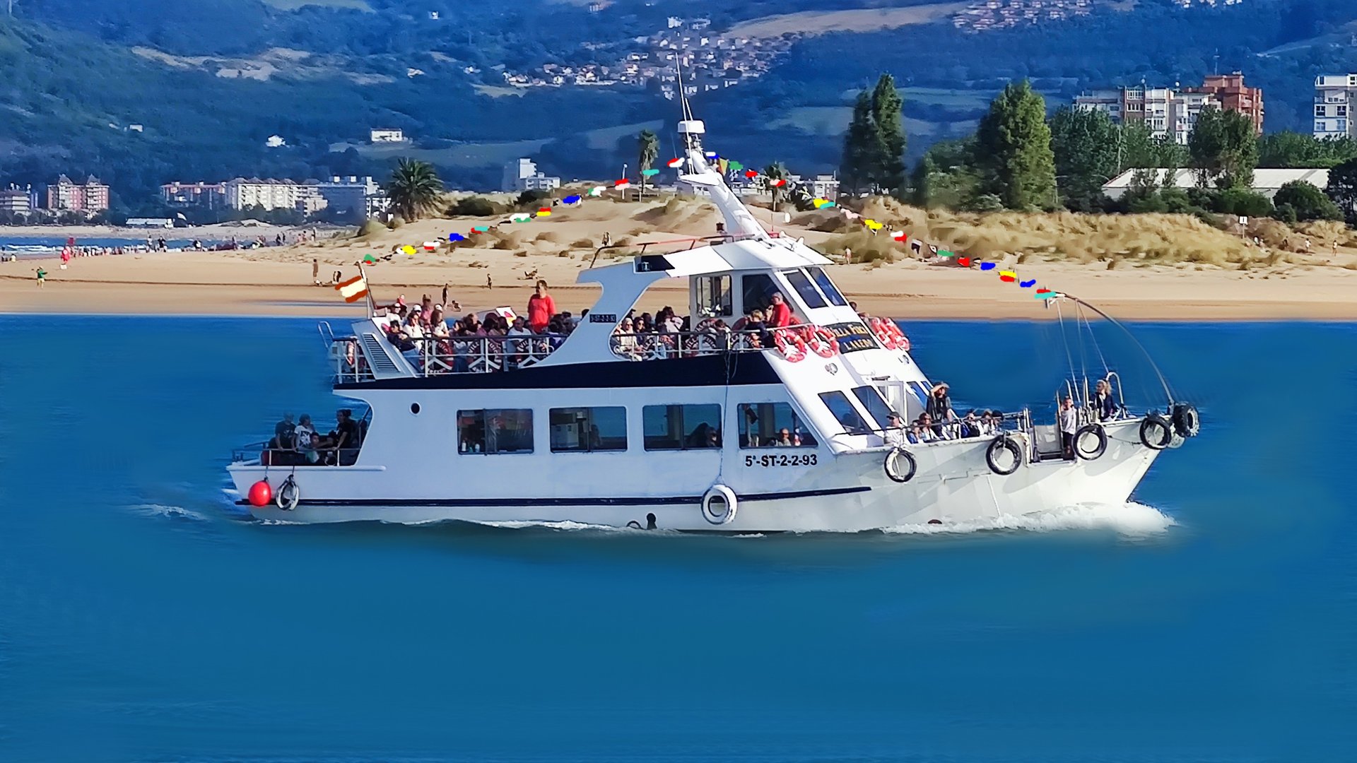 gray computer monitor