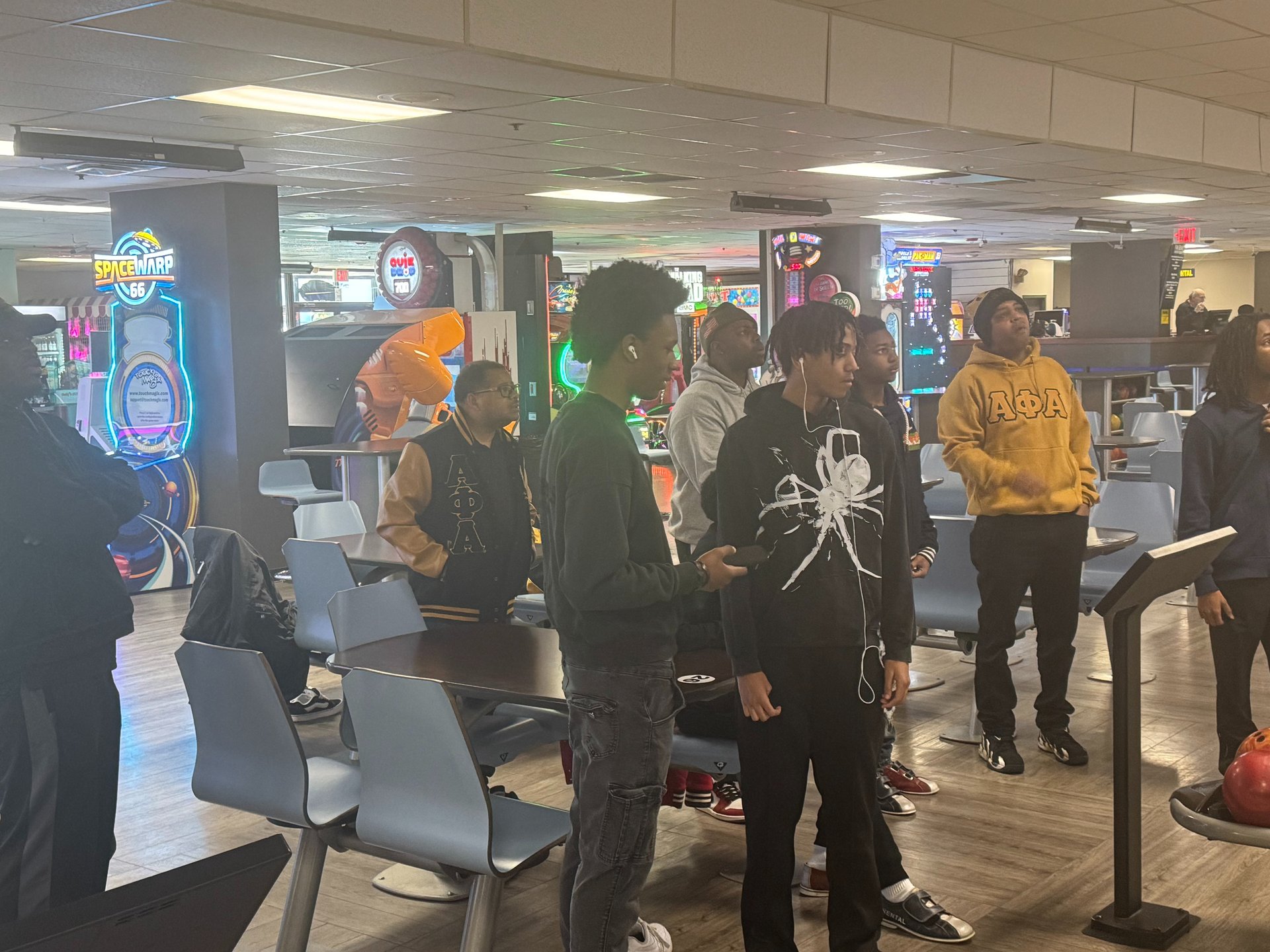 black and white bed linen