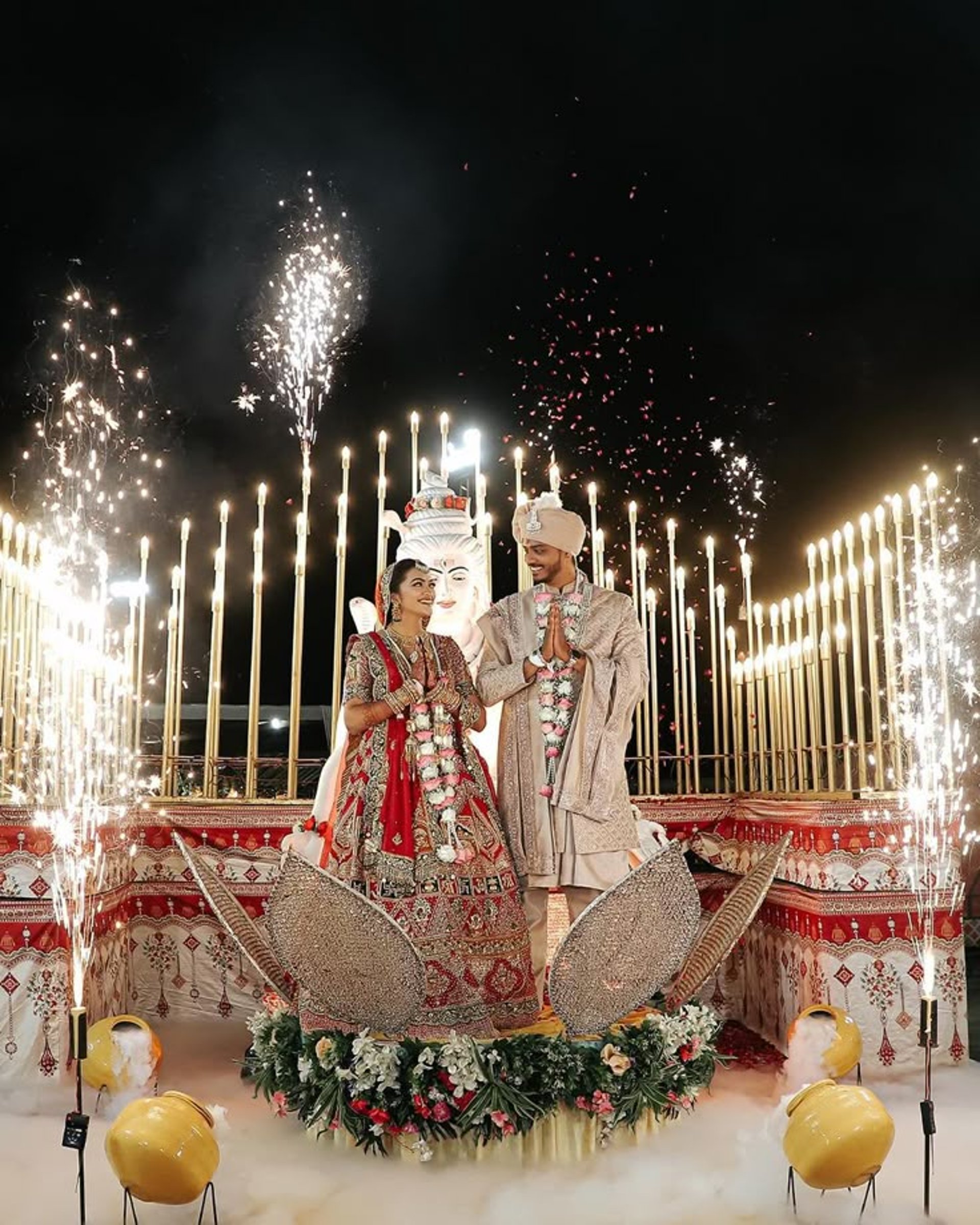 gray computer monitor