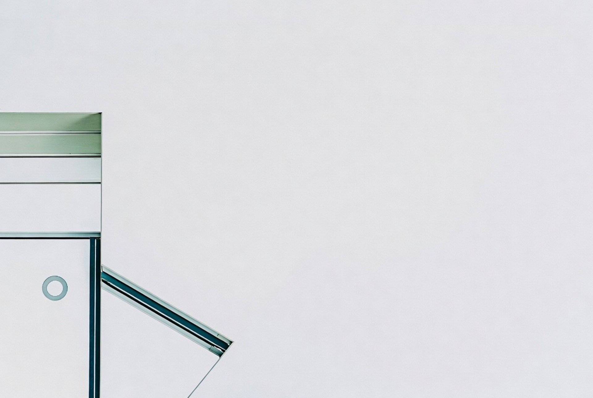 gray computer monitor