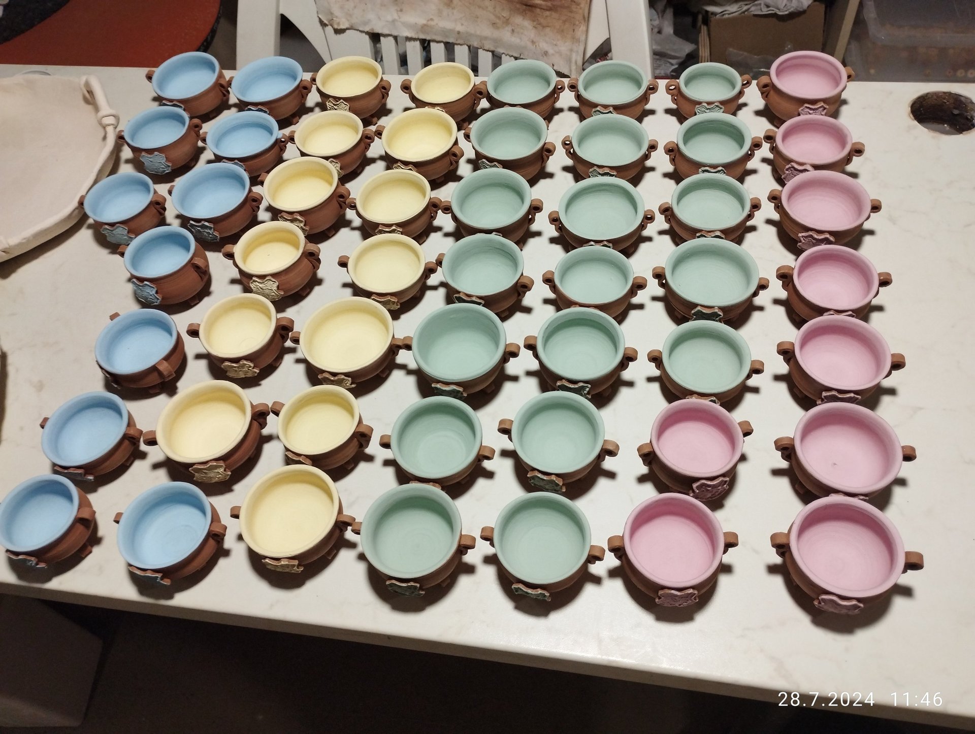 gray computer monitor