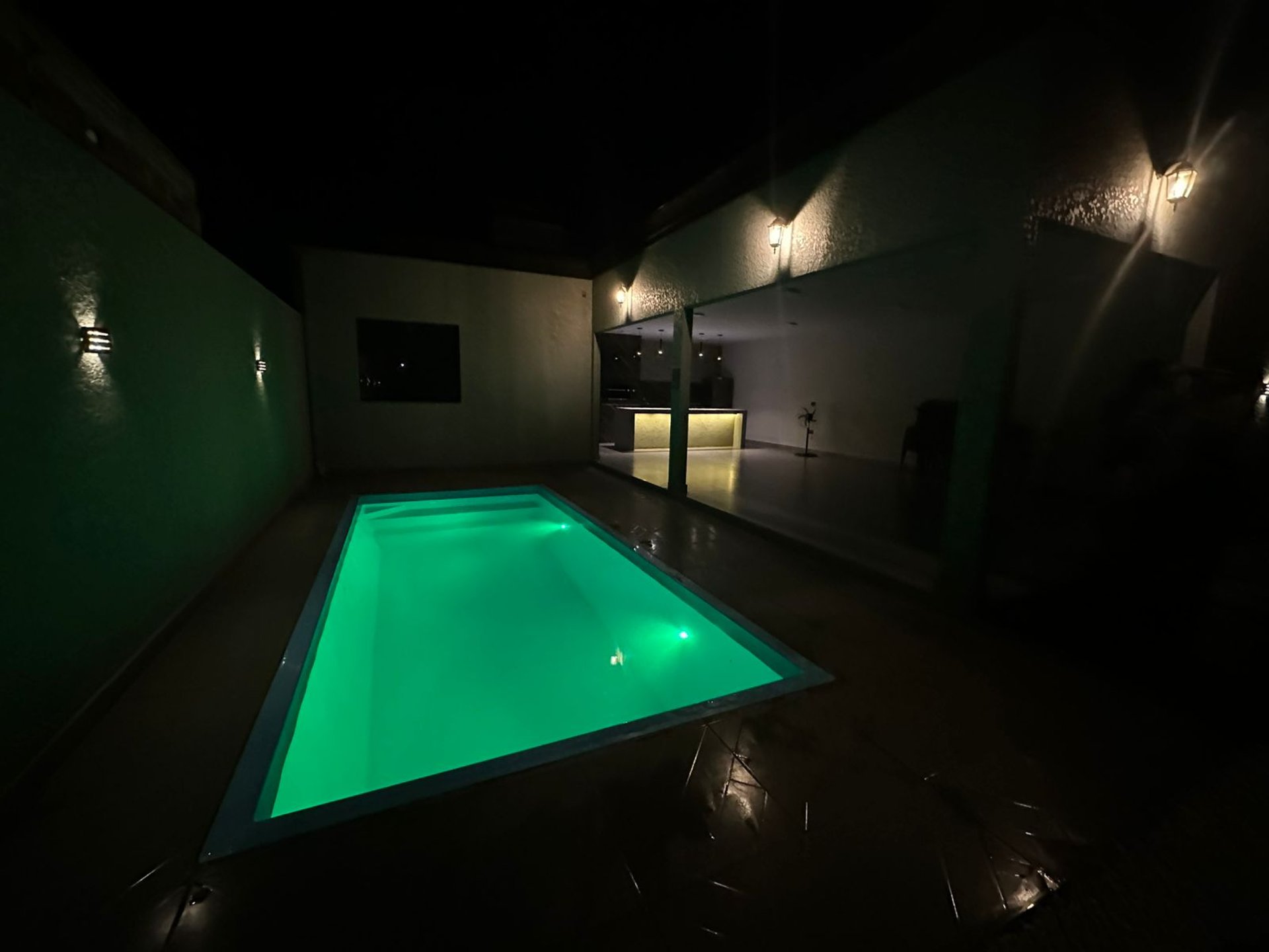 black and white bed linen