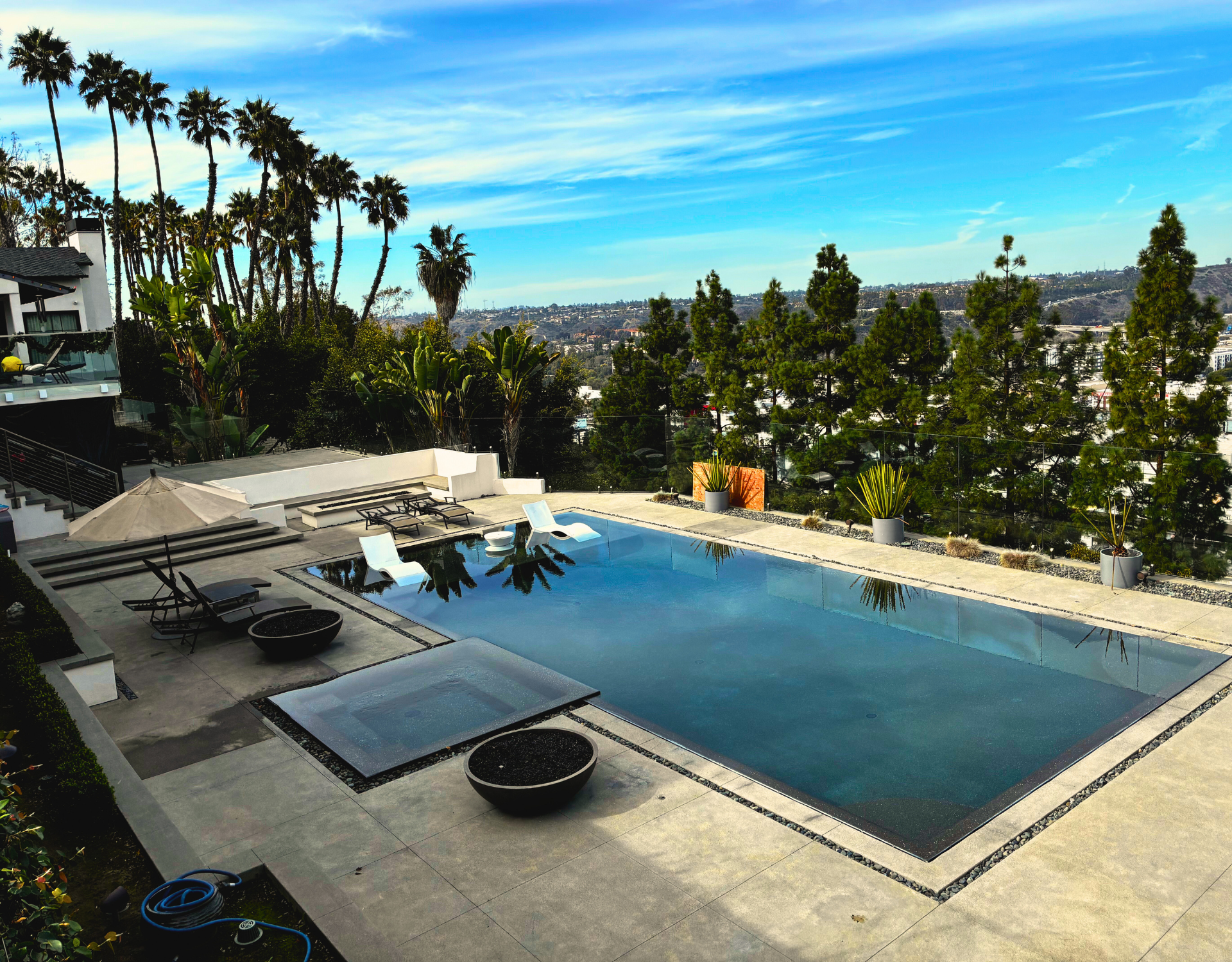 black and white bed linen