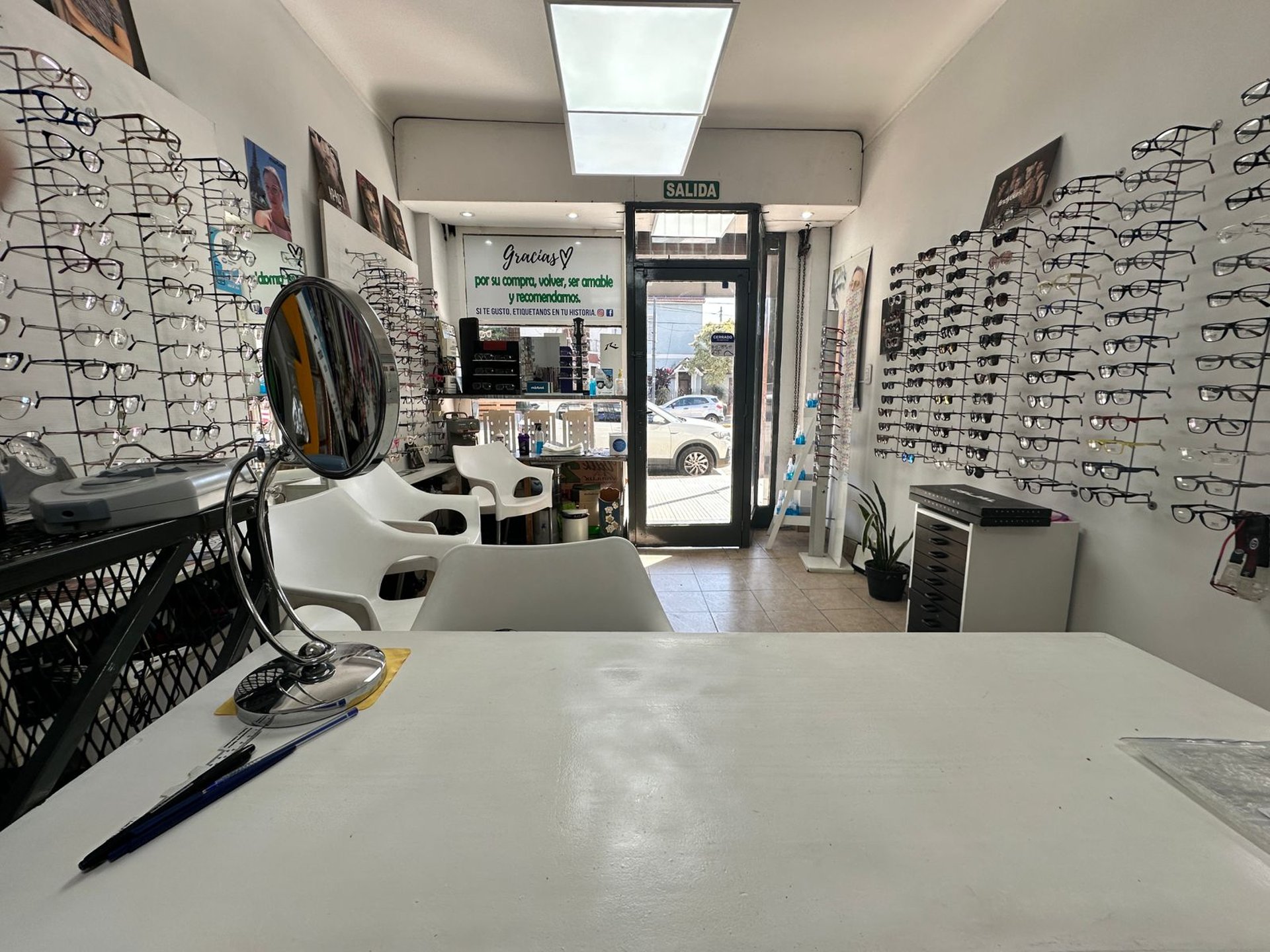 gray computer monitor