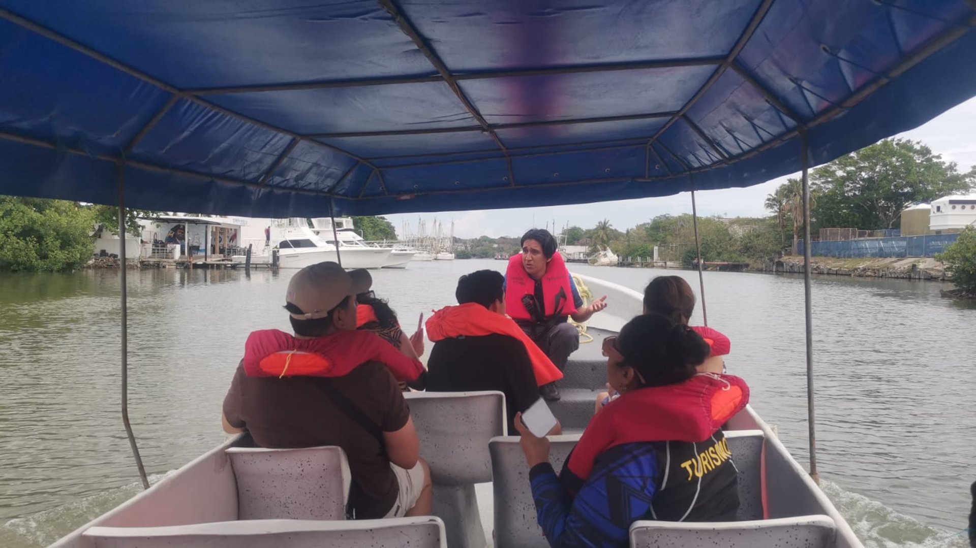 gray computer monitor