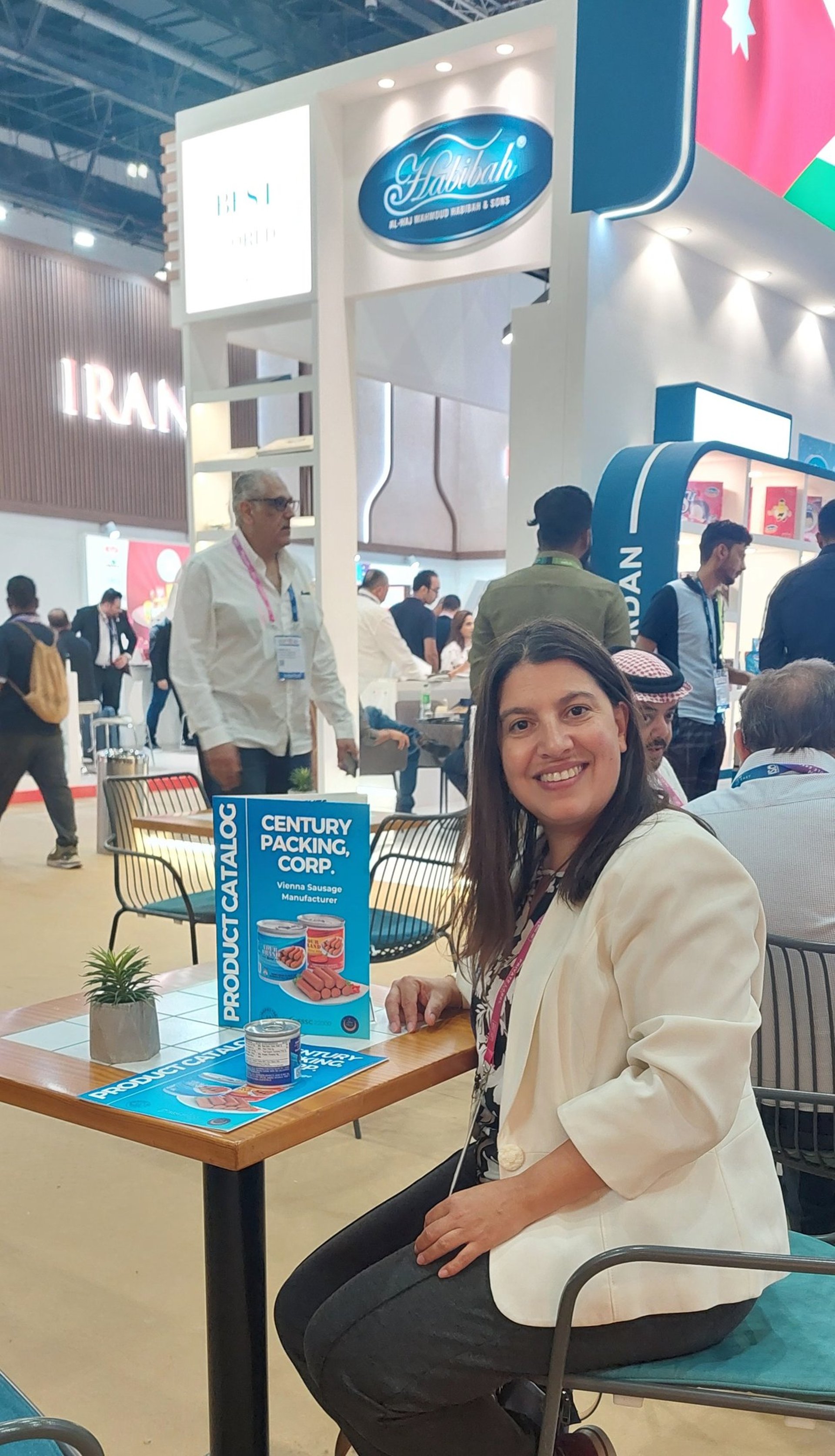 gray computer monitor