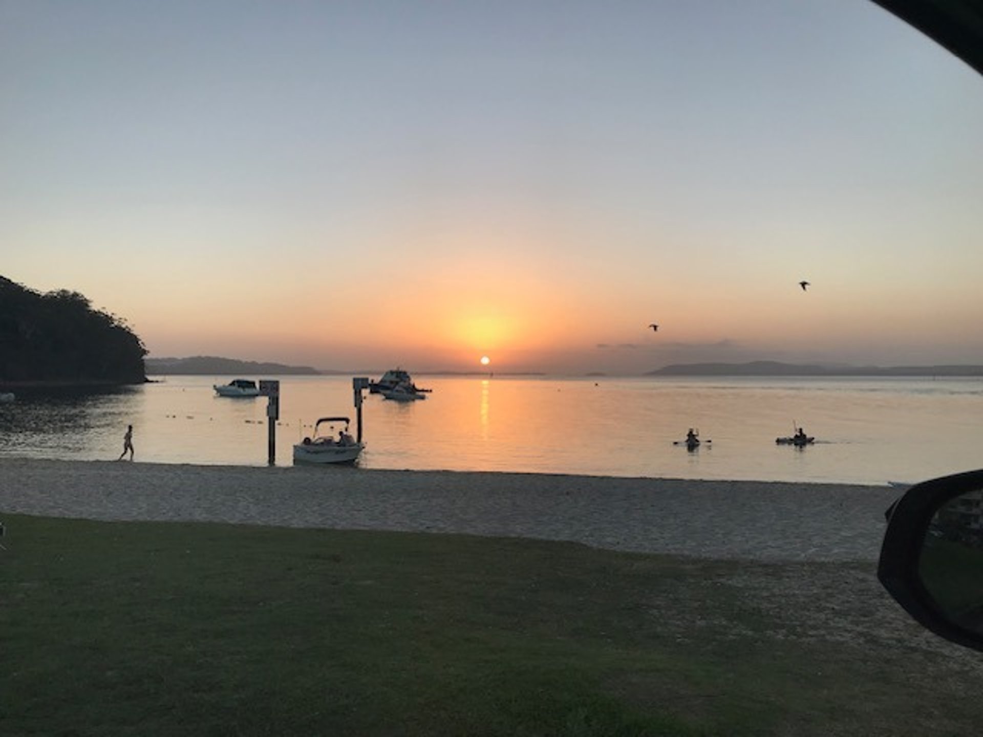 gray computer monitor