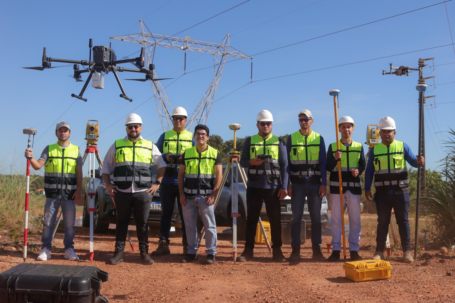 gray computer monitor