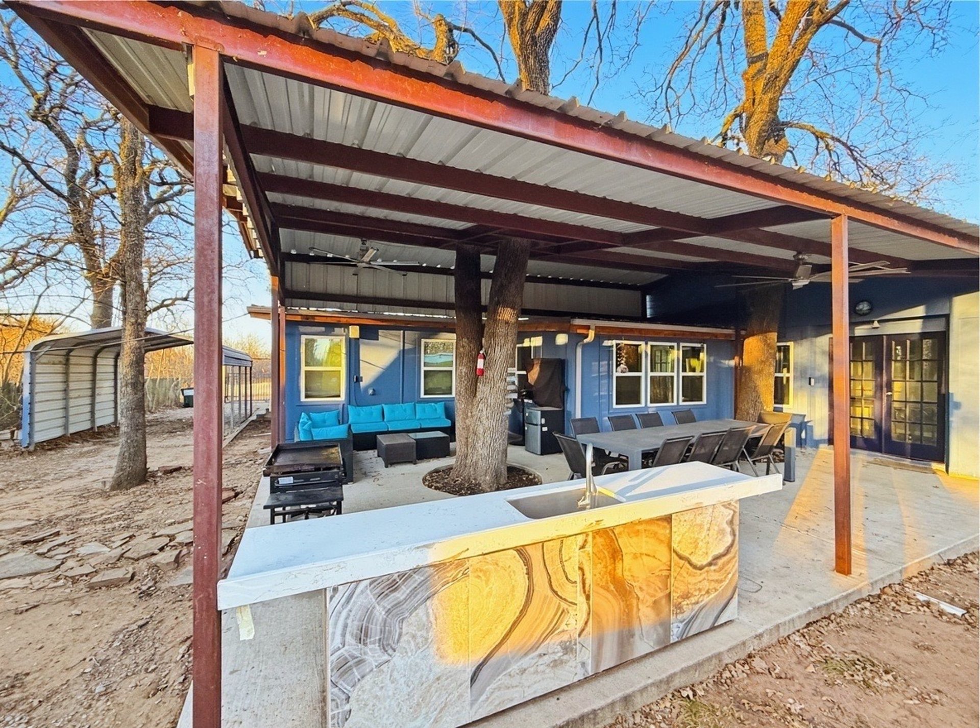 black and white bed linen