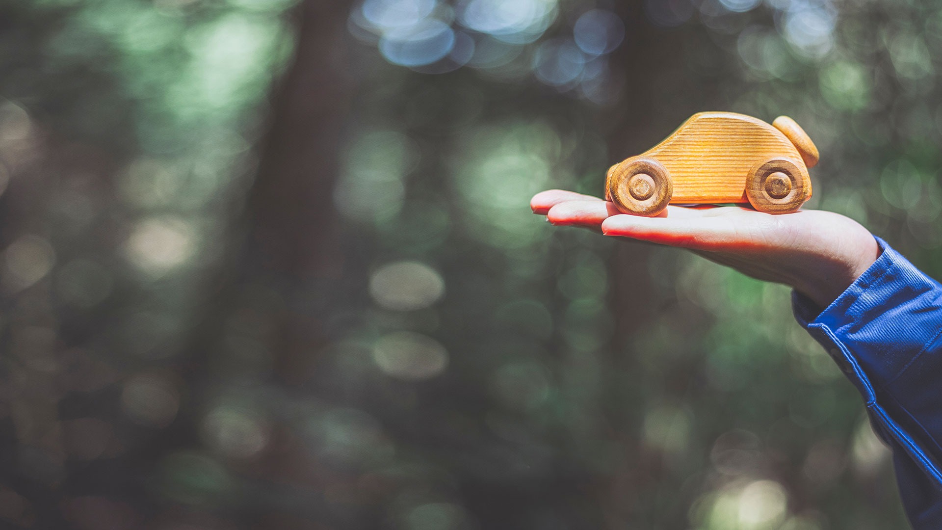 gray computer monitor