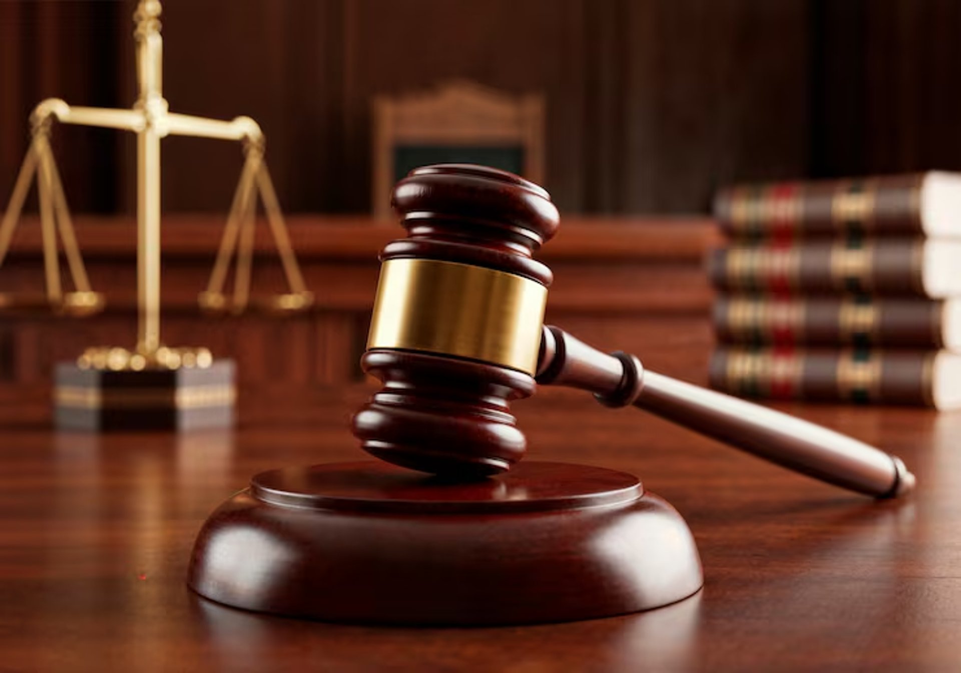 gray computer monitor