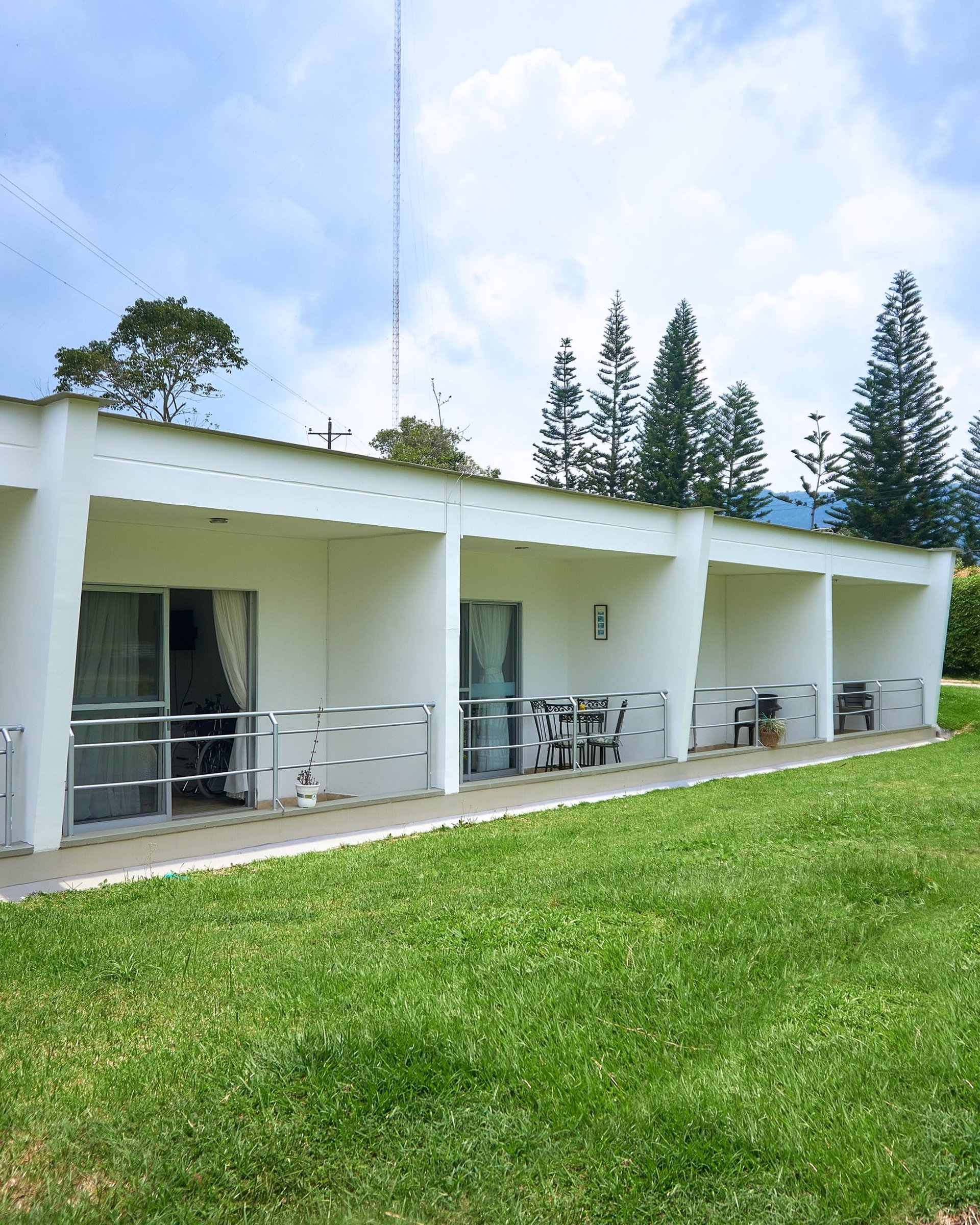 gray computer monitor