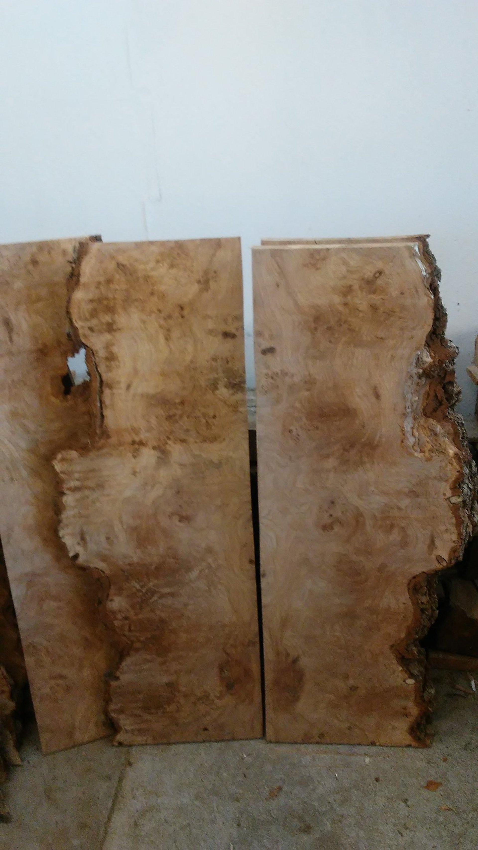 brown wooden round container with brown wooden sticks