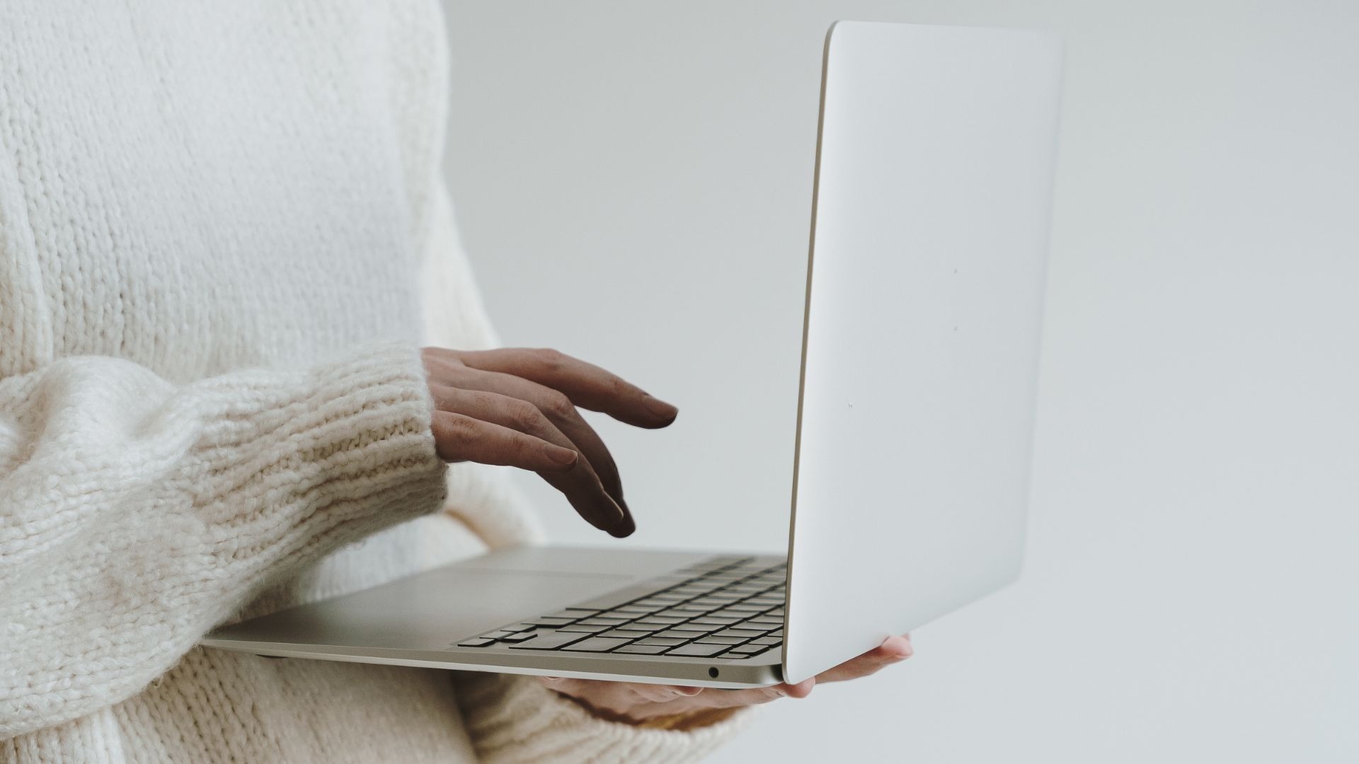 black and white bed linen
