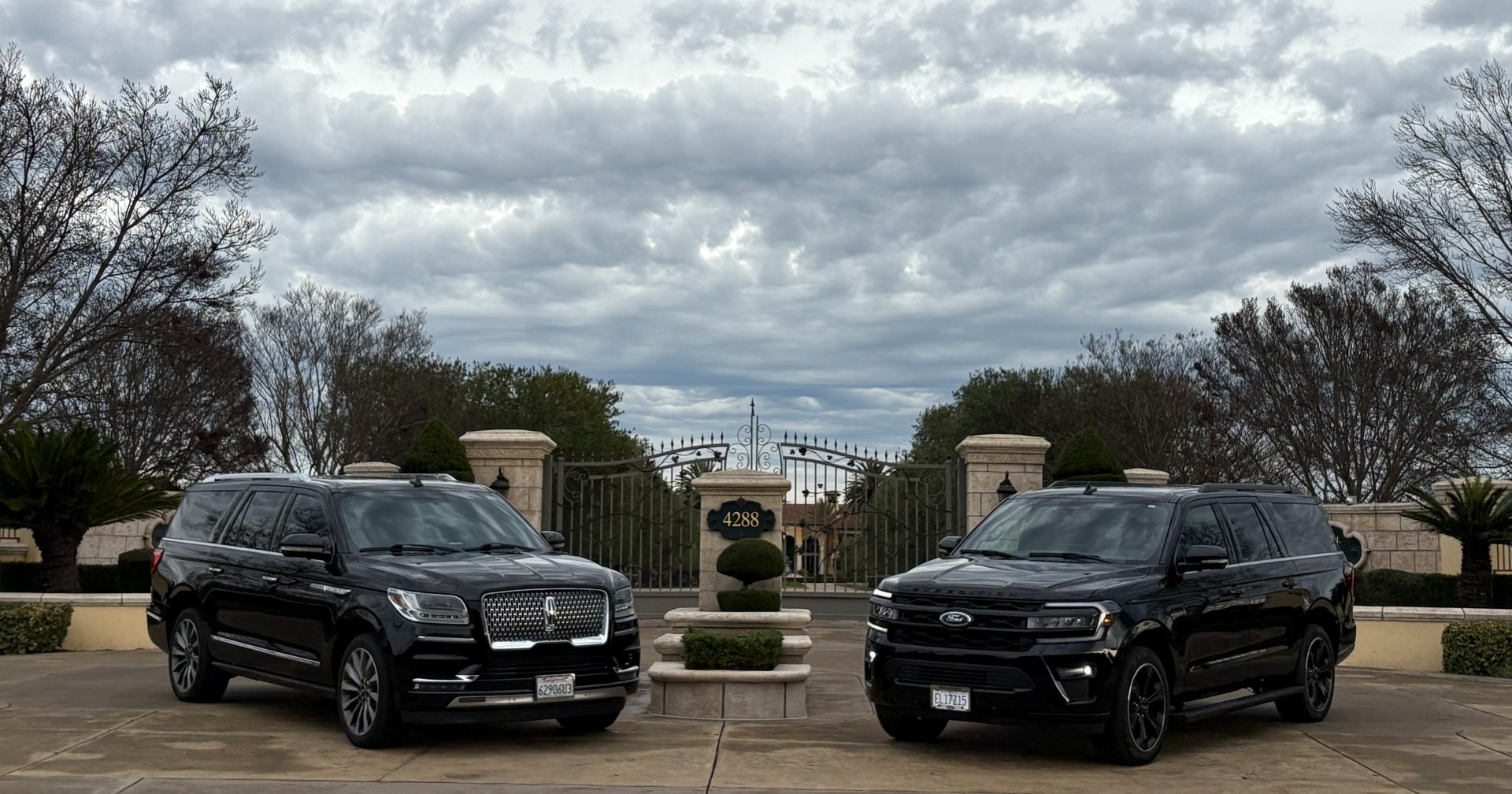 gray computer monitor