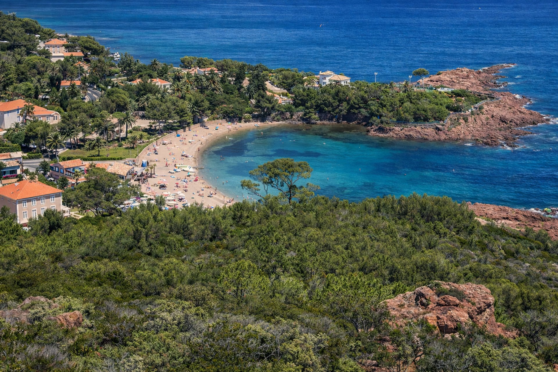 gray computer monitor